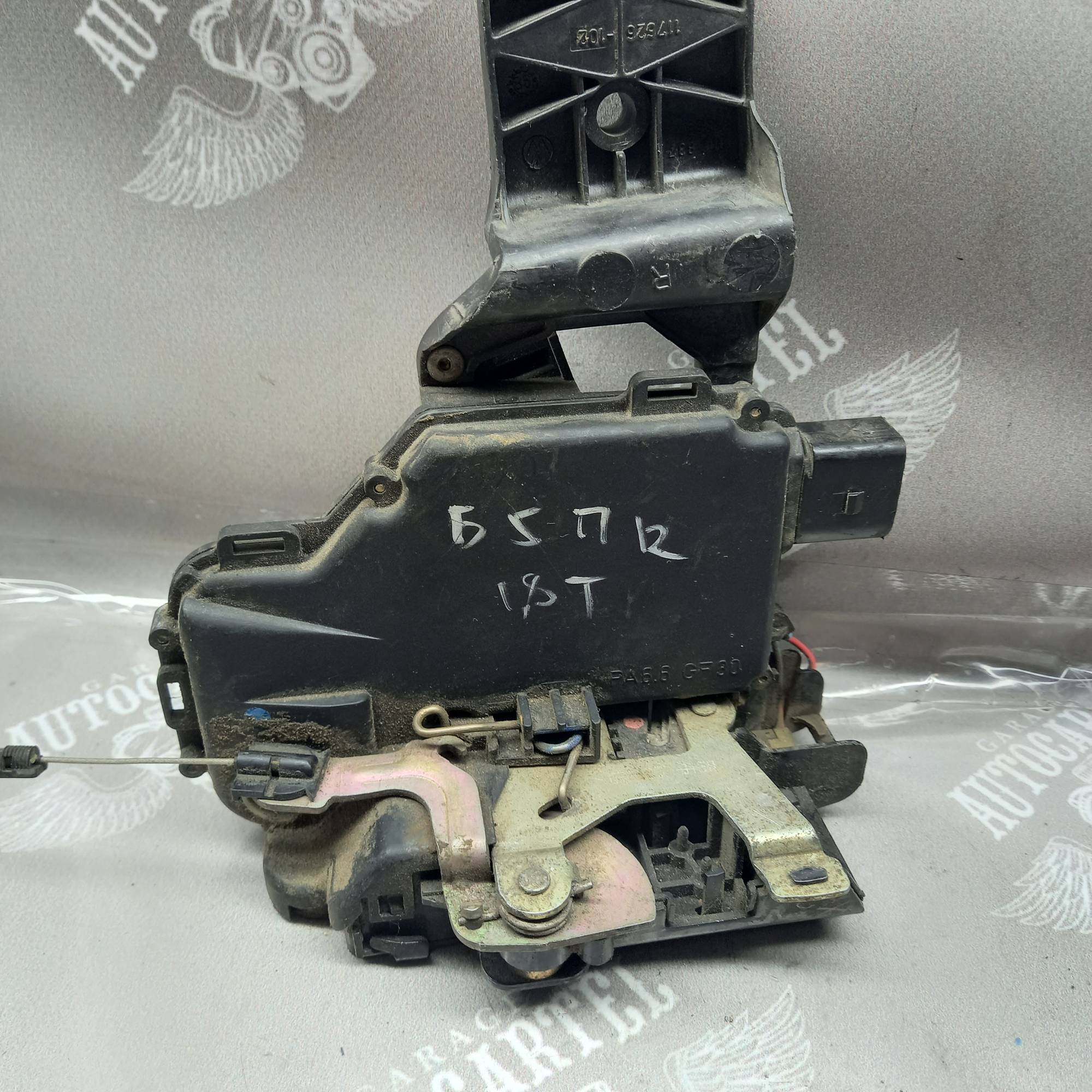 Замок передньої правої дверки VW Passat B5 96-05 8pin 3b0837868