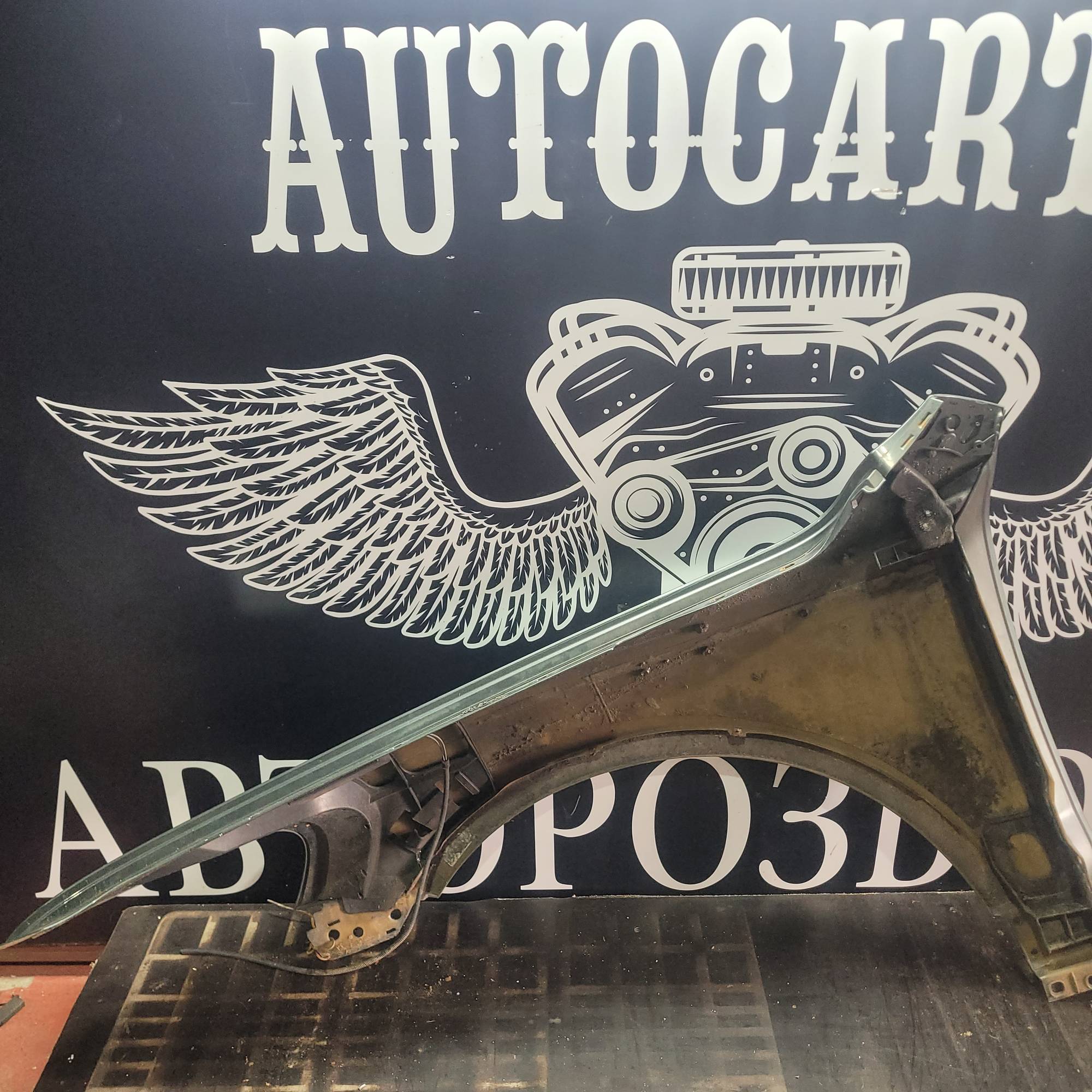 Крило переднє праве Volkswagen Touareg 21403071