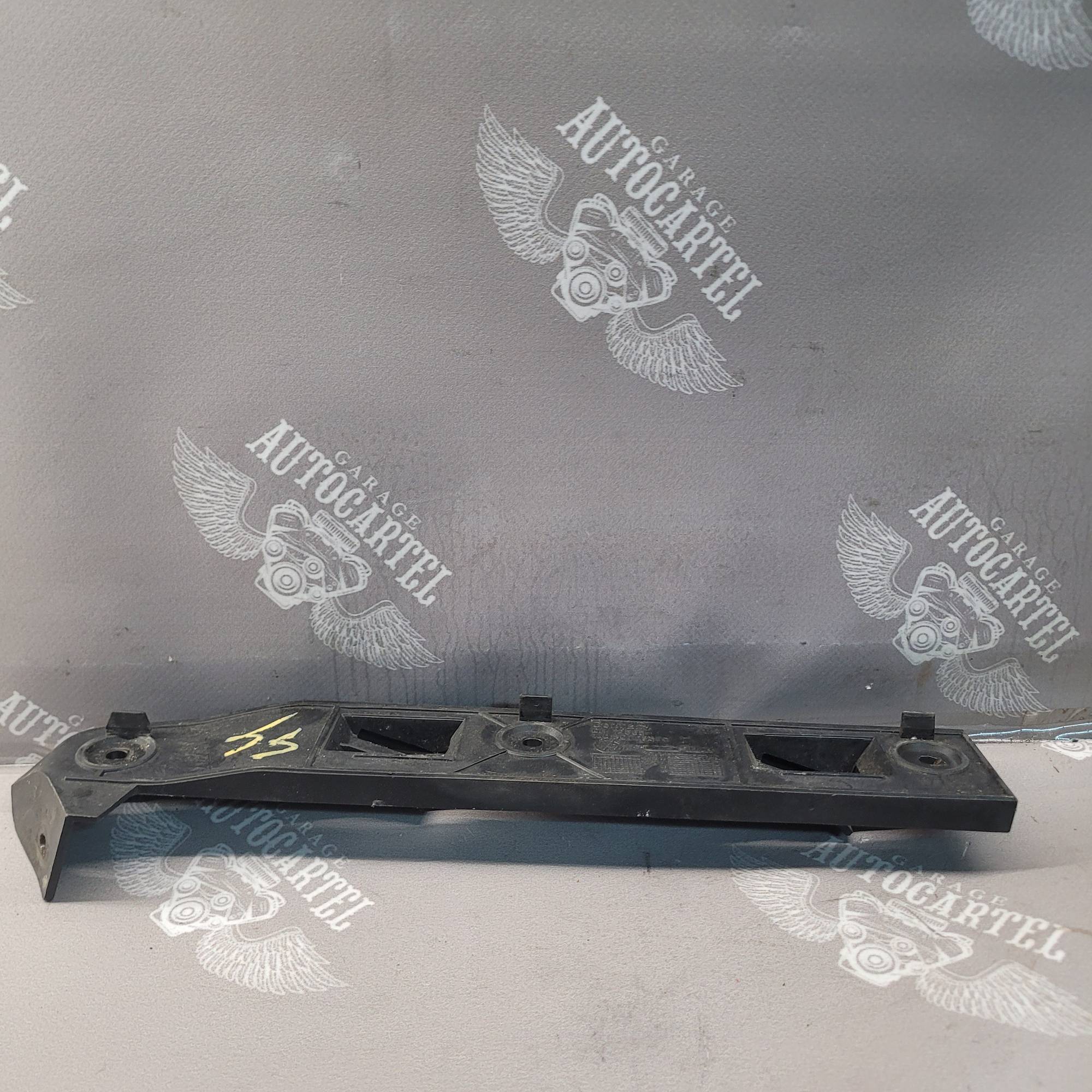 Кріплення переднього бампера ліве VW Golf 4 (99-05 г) 1J0807193A