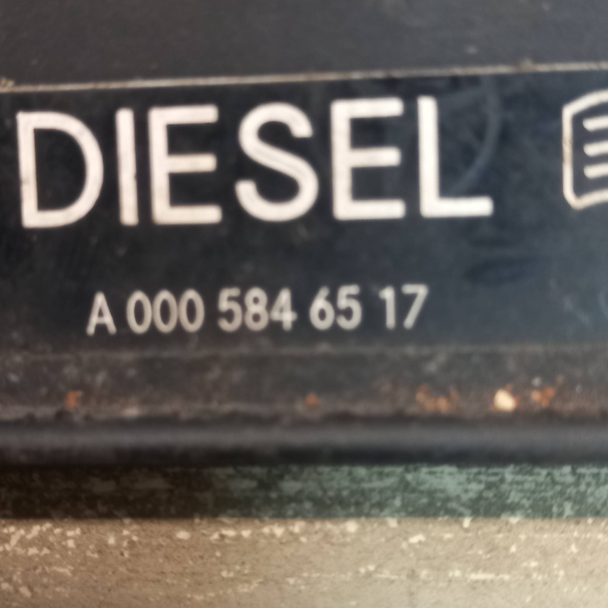Лючок бензобака Mercedes W211 S211 E-class a0005846517