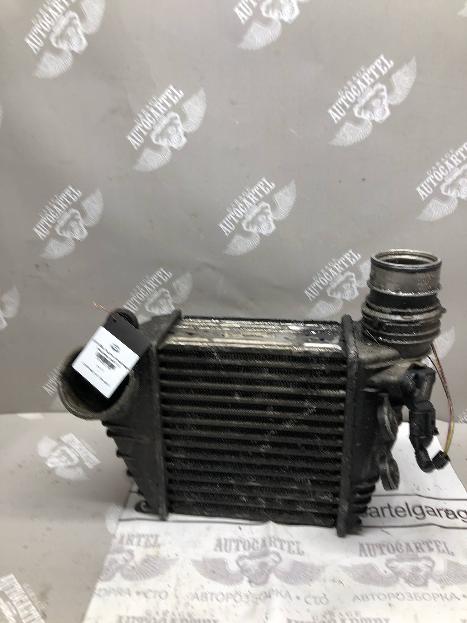 1j0145803e Рідіатор інтеркуллера Volkswagen golf 4 1.9