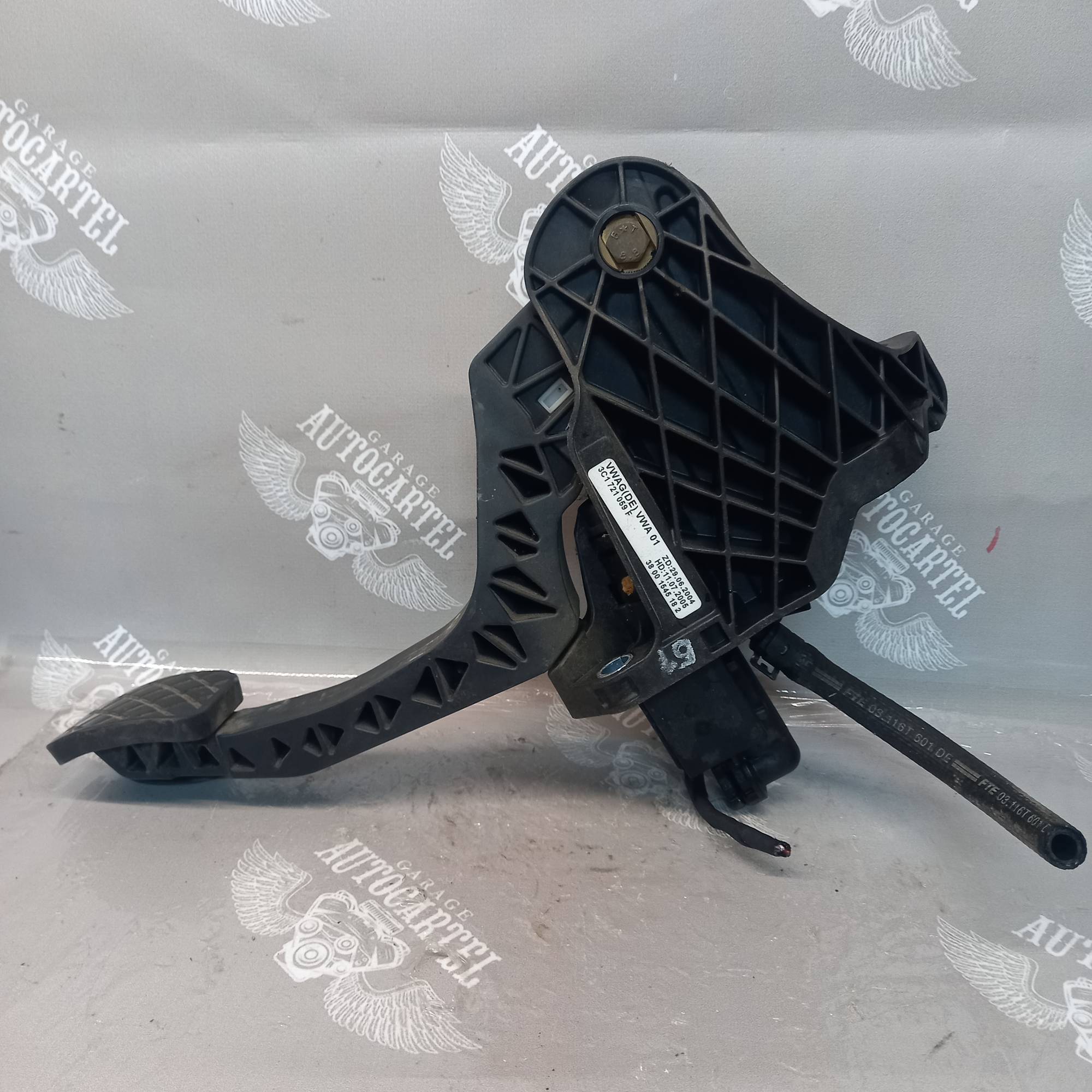 Педаль зчеплення VOLKSWAGEN PASSAT B6 2005-2010 3c1721059f