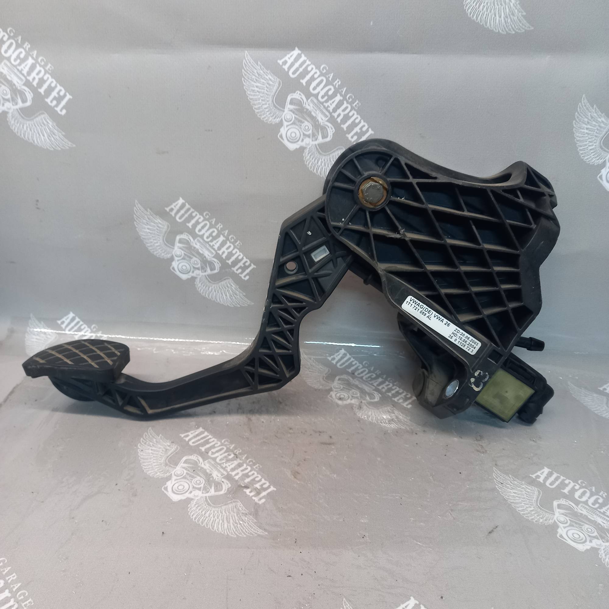 Педаль зчеплення. VW Caddy III TOURAN 1t1721059al