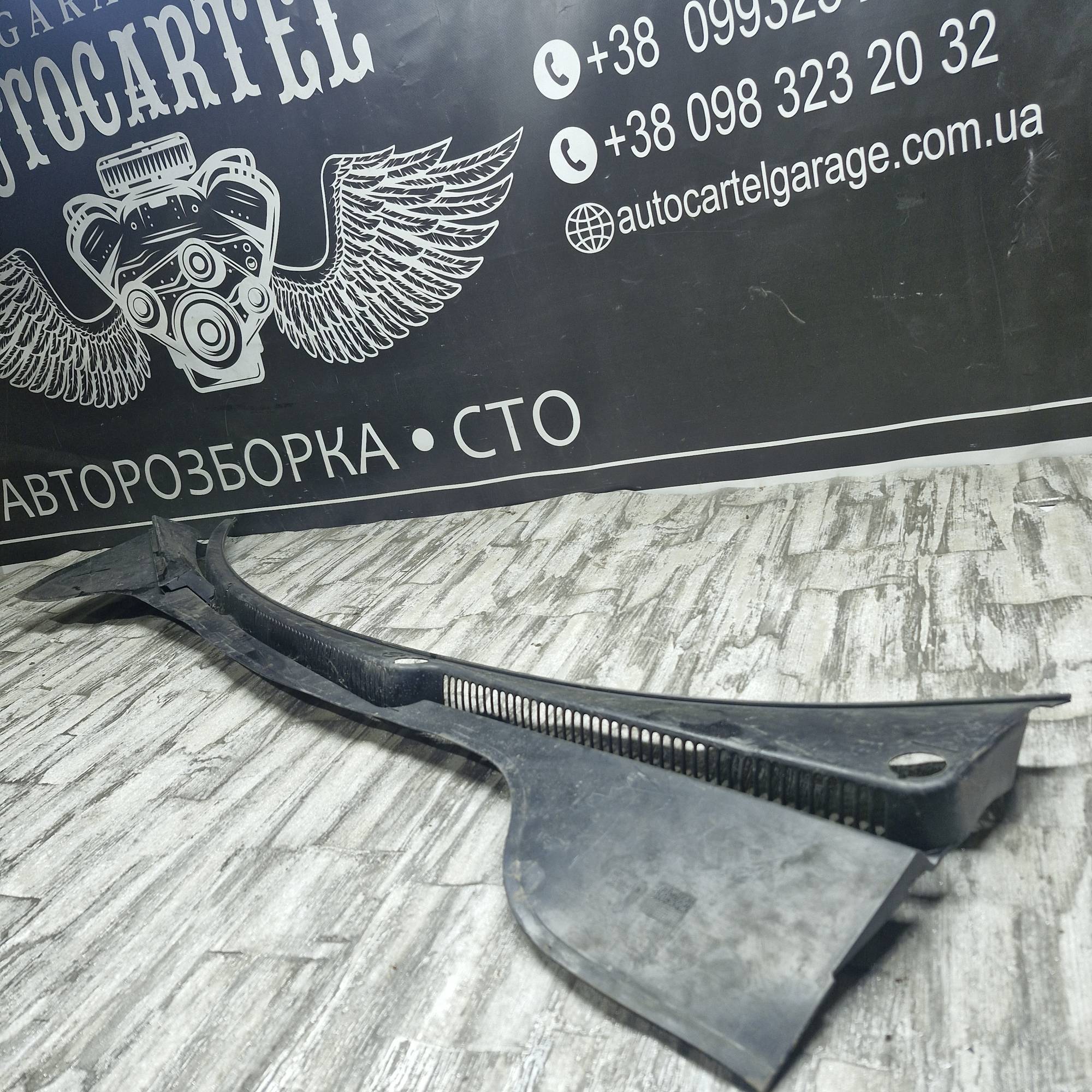 1k2819415a Декоративна накладка під лобове скло жабо Volkswagen Golf 5 універсал 2003 - 2009