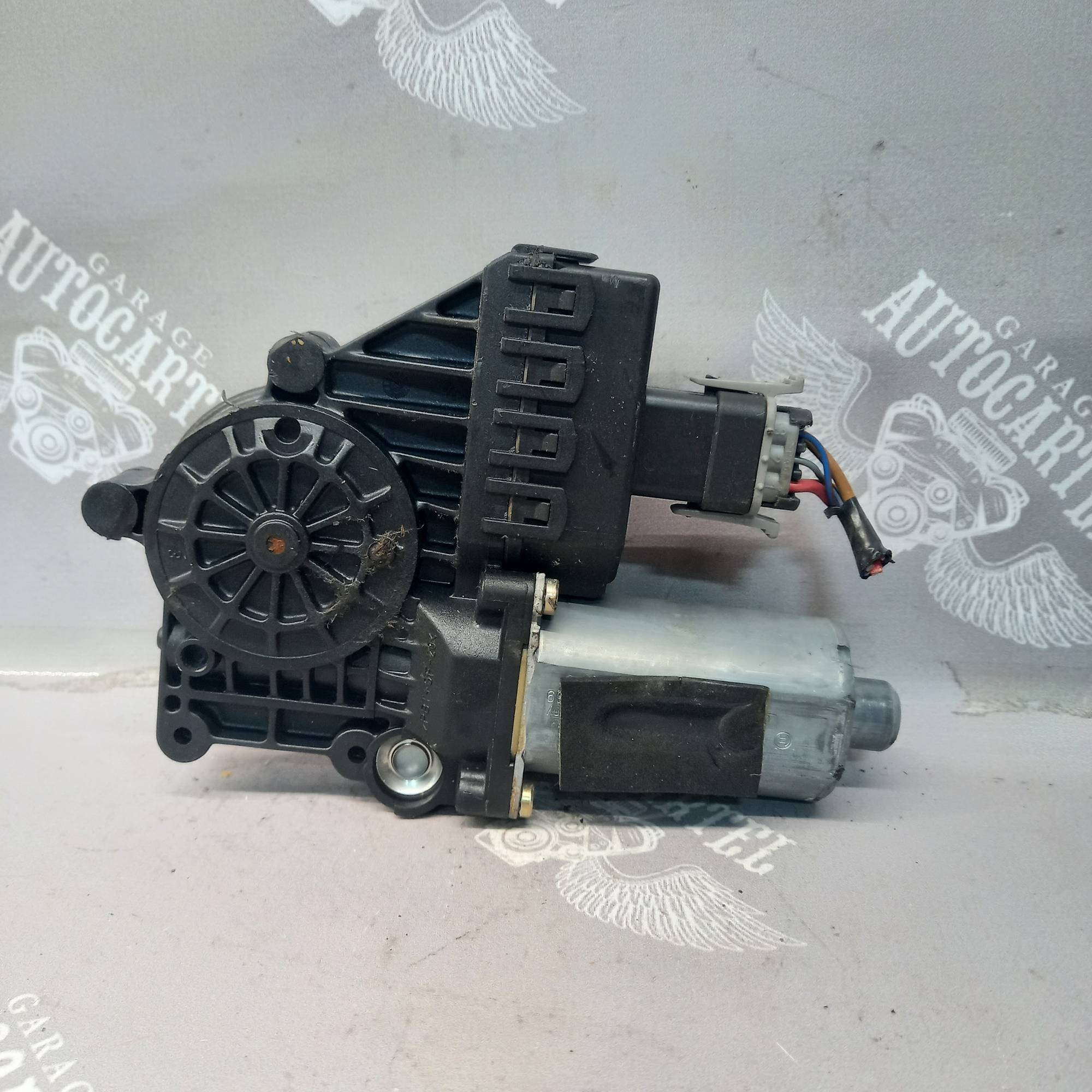 90579356 Моторчик склопідйомника правий передній Opel Zafira A 1998-2004