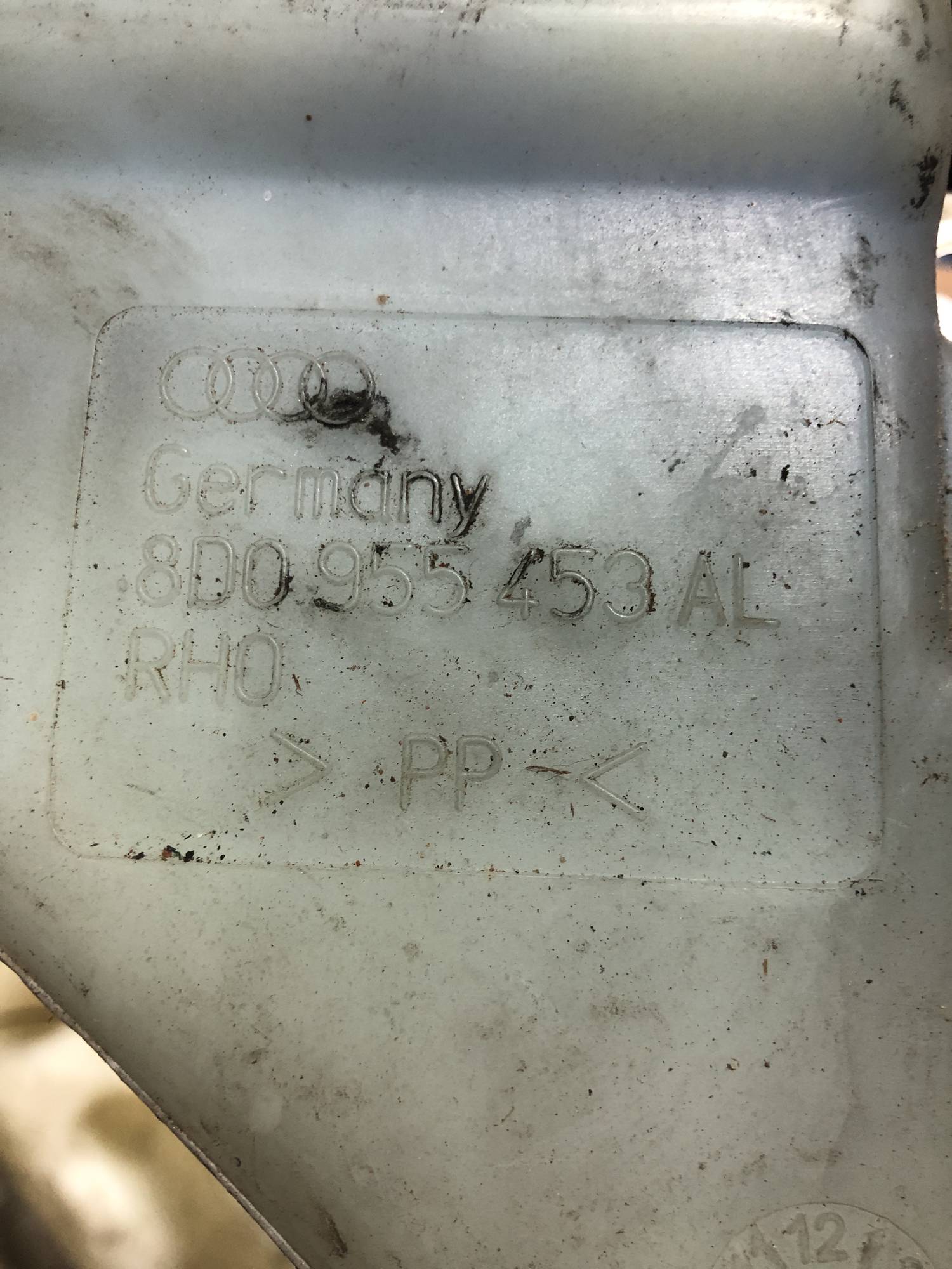 8d0955453al Бачок омивача скла,фар Audi A4 B5 1995-2001