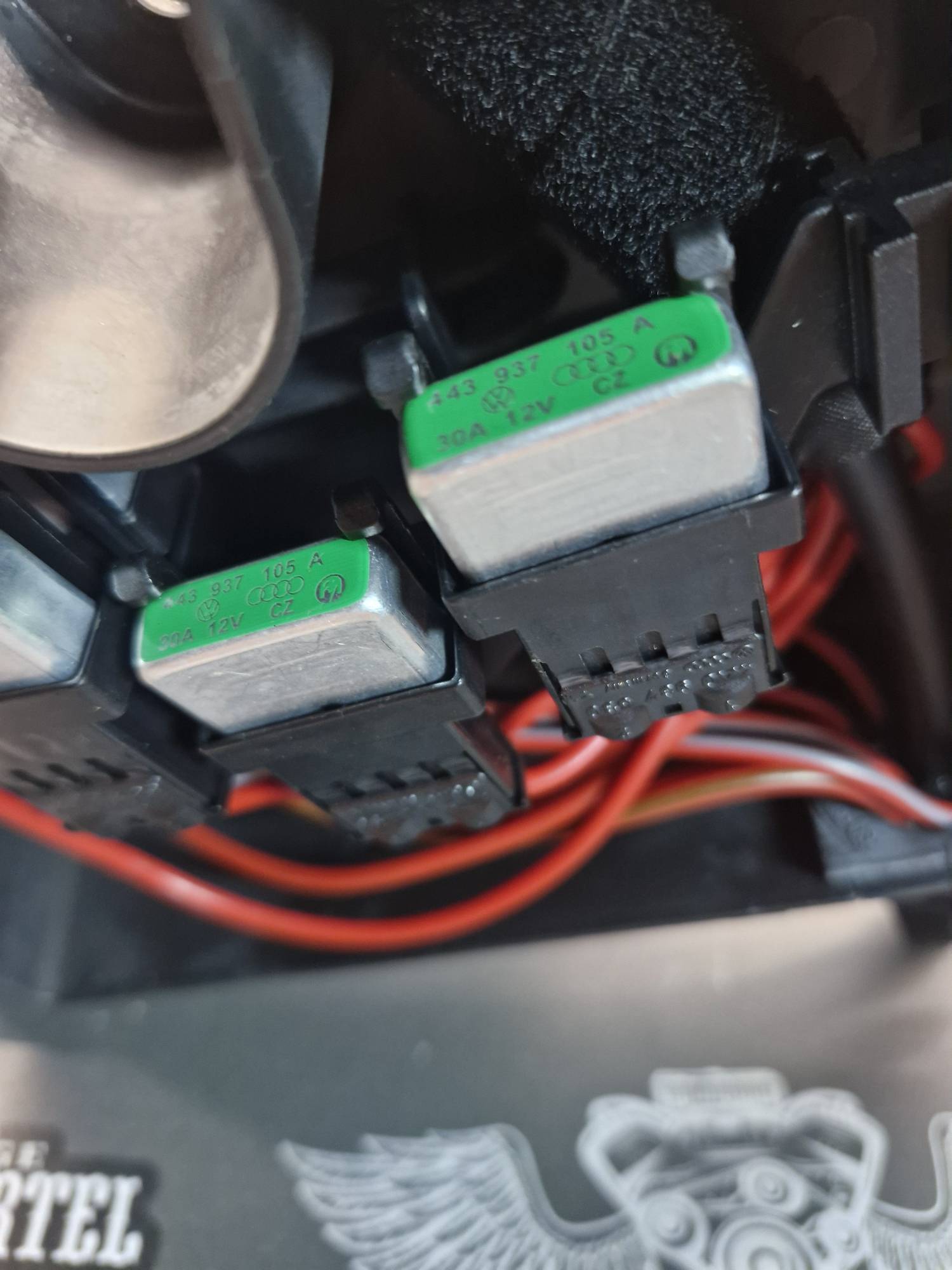 443937105a Термозапобіжник 30A vag 443937105A 12v