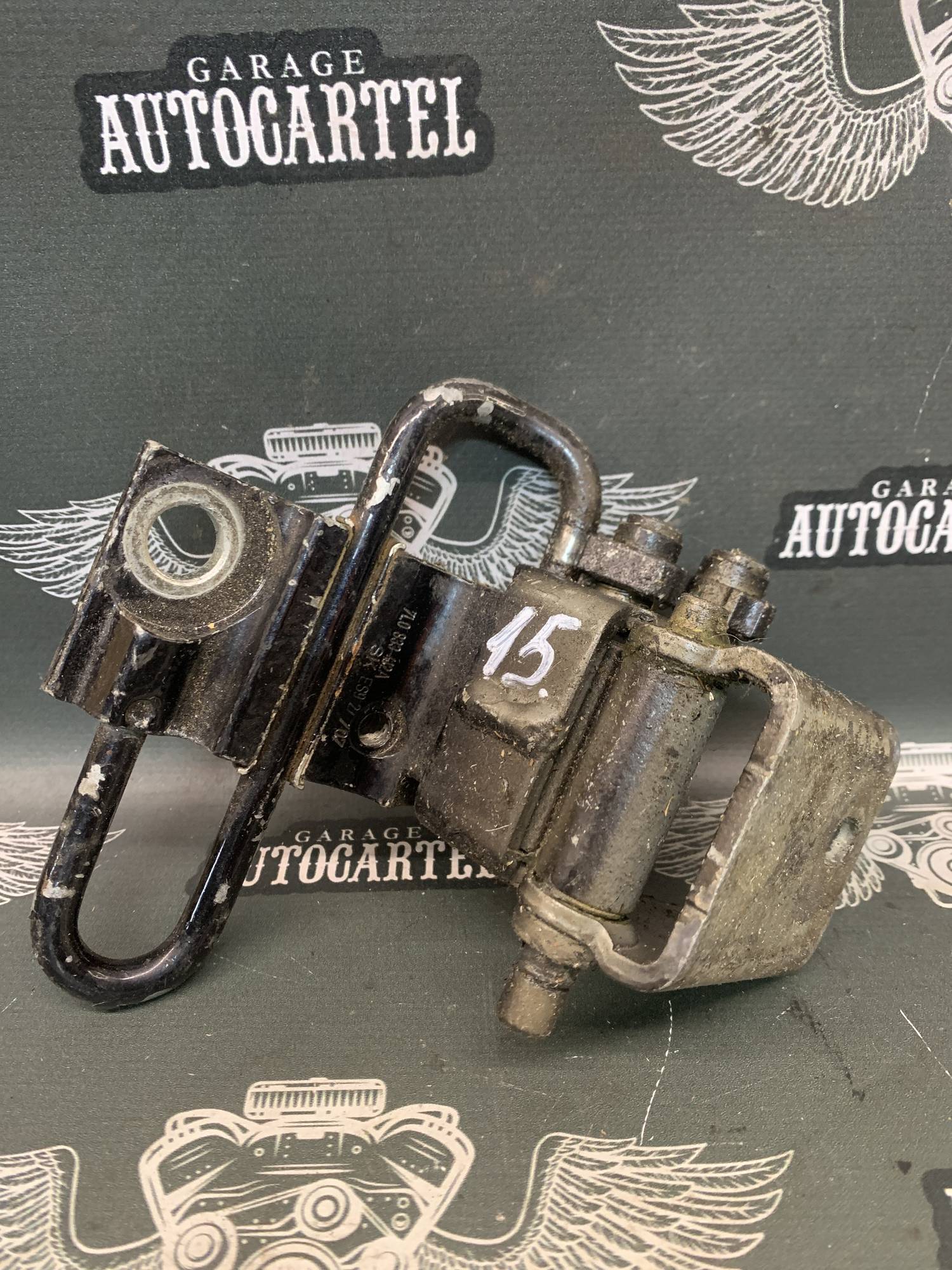 7l0833412a Петля двері задньої правої Volkswagen Touareg (2003-2006)