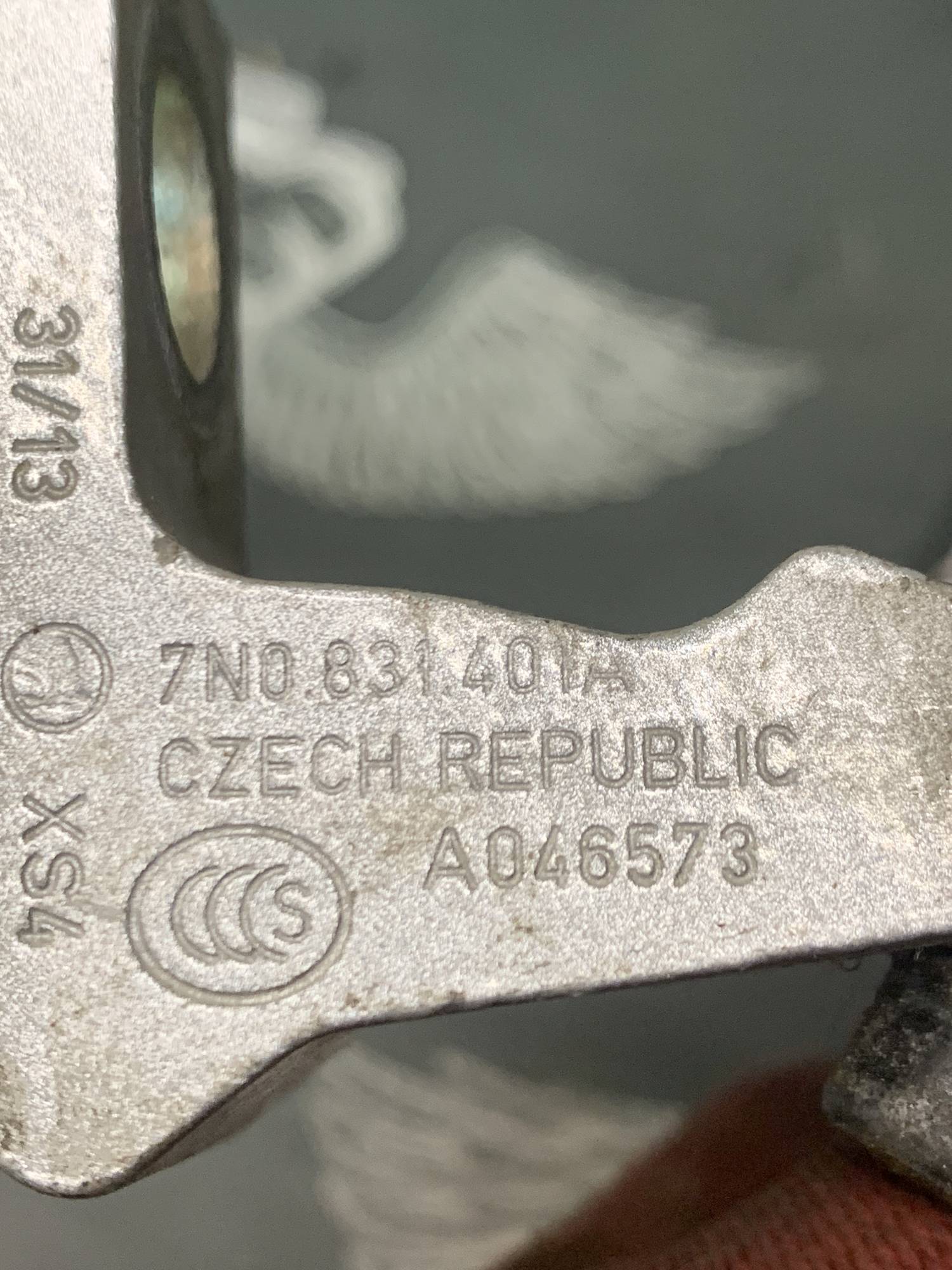7n0831401a Петля дверей лівої для Volkswagen Passat B7 2015-2022