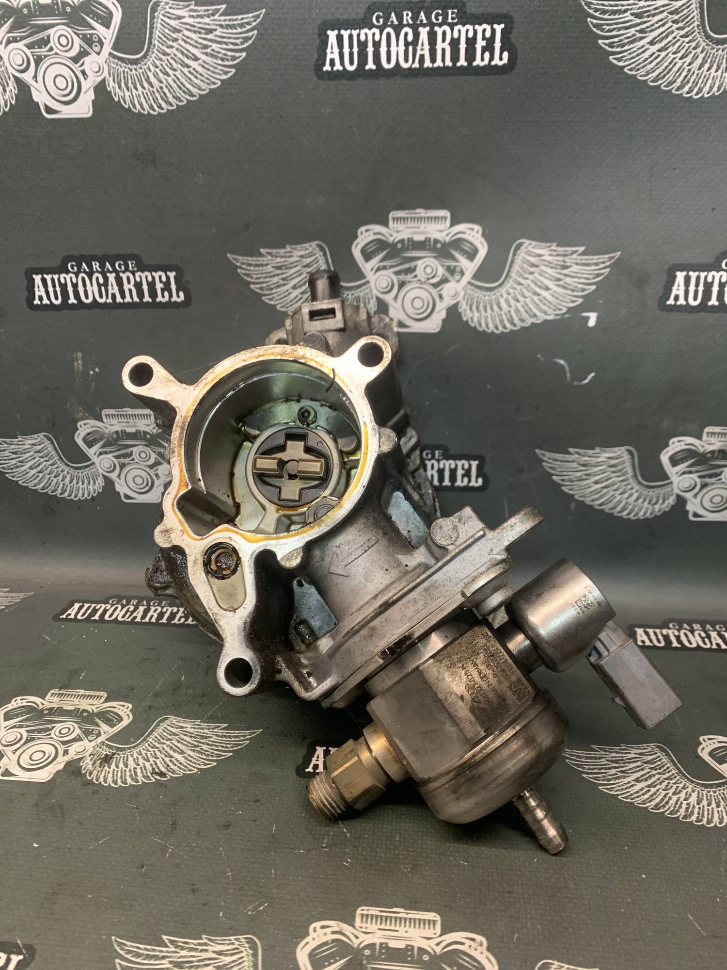 Вакуумний насос Audi A4 B8 SKODA SUPERB 2 1.8 TFSI 06j145100b