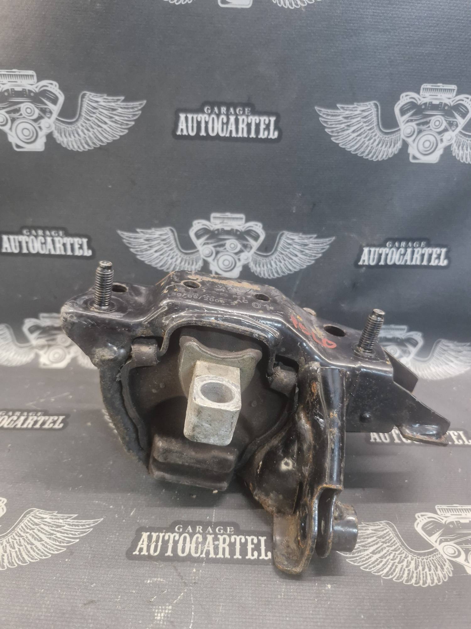 Подушка КПП левая 6Q0199555 для Audi/ Seat/ Skoda/ Volkswagen