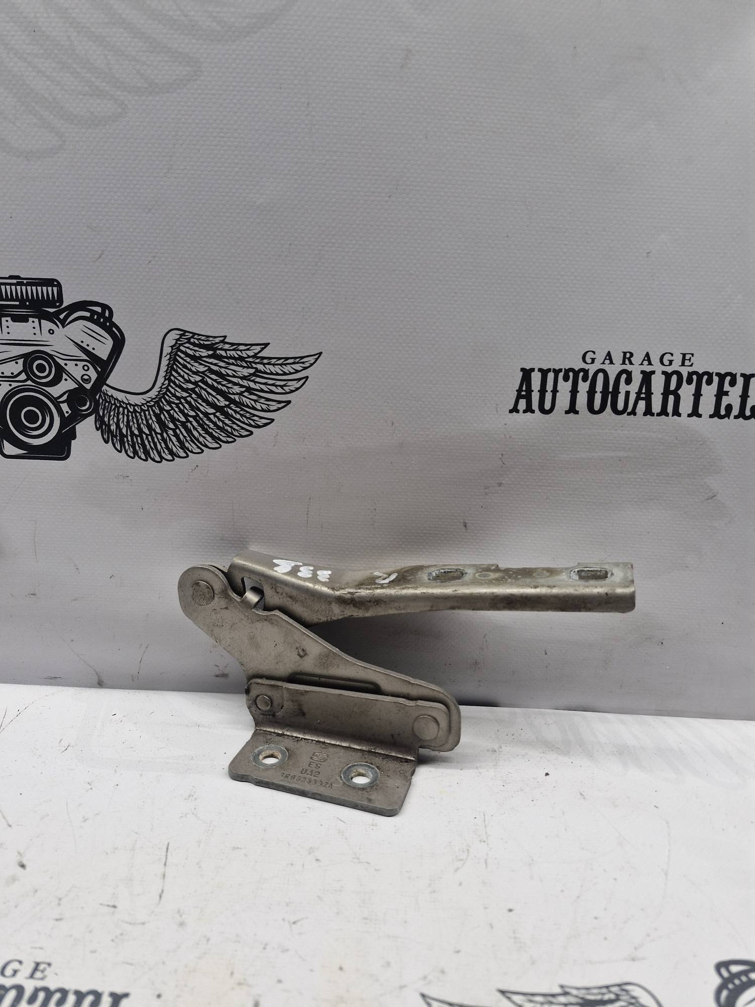 3r0823302a Петля капота права Seat Exeo