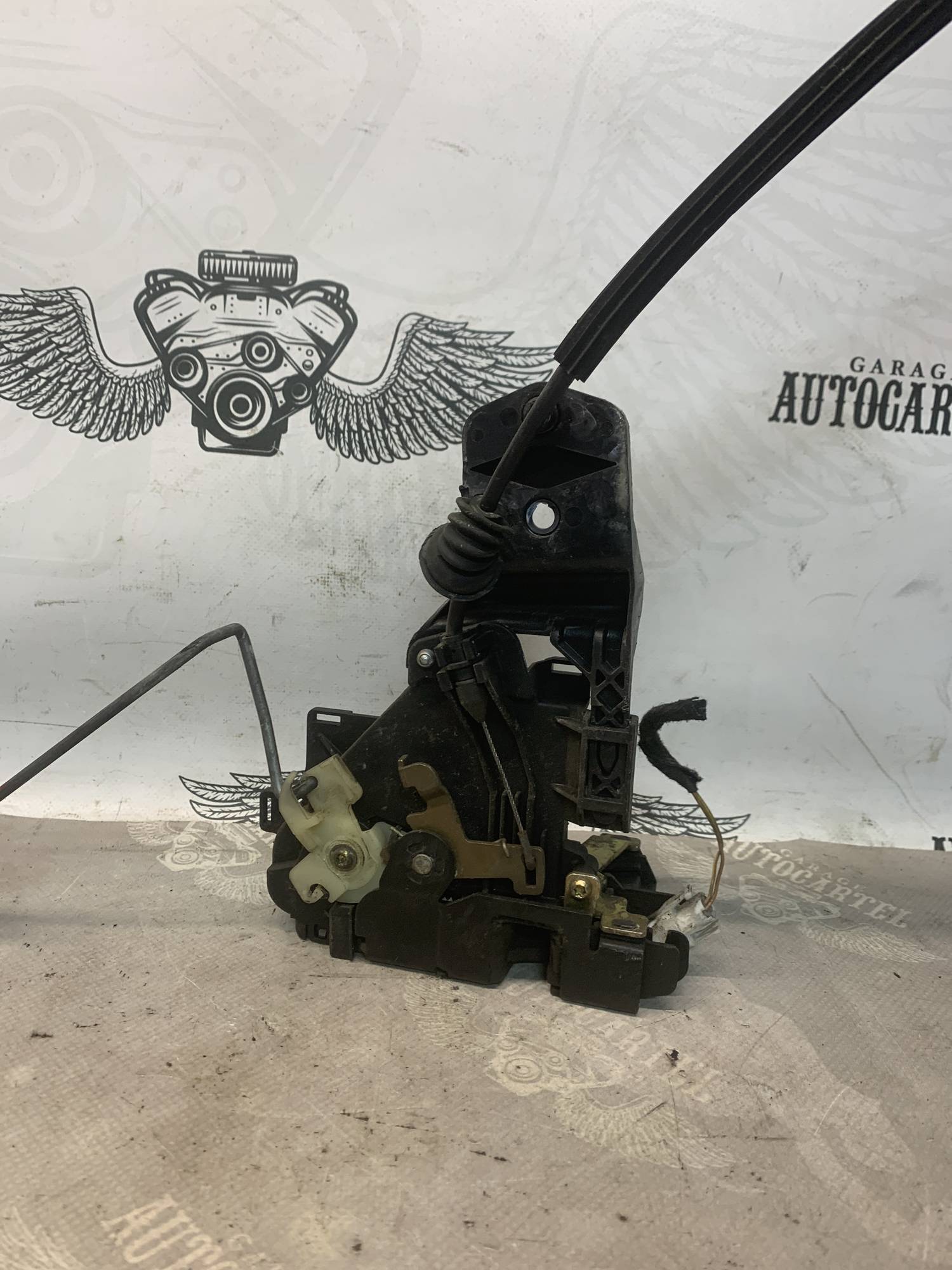 Замок двері передньої лівої VOLKSWAGEN TRANSPORTER T5 a3b1837015