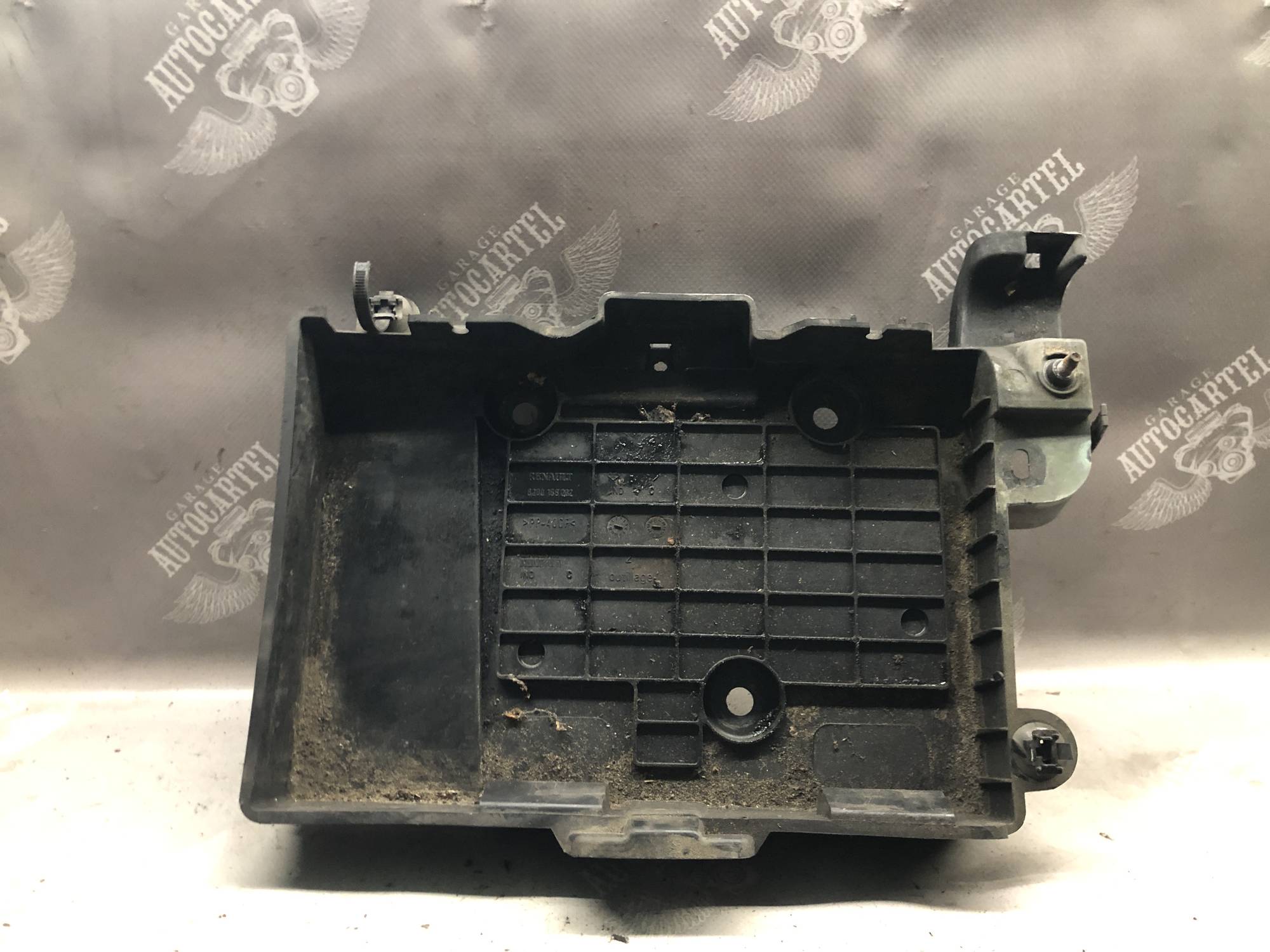 8200166032 полка під акумулятор Renault Megane 2