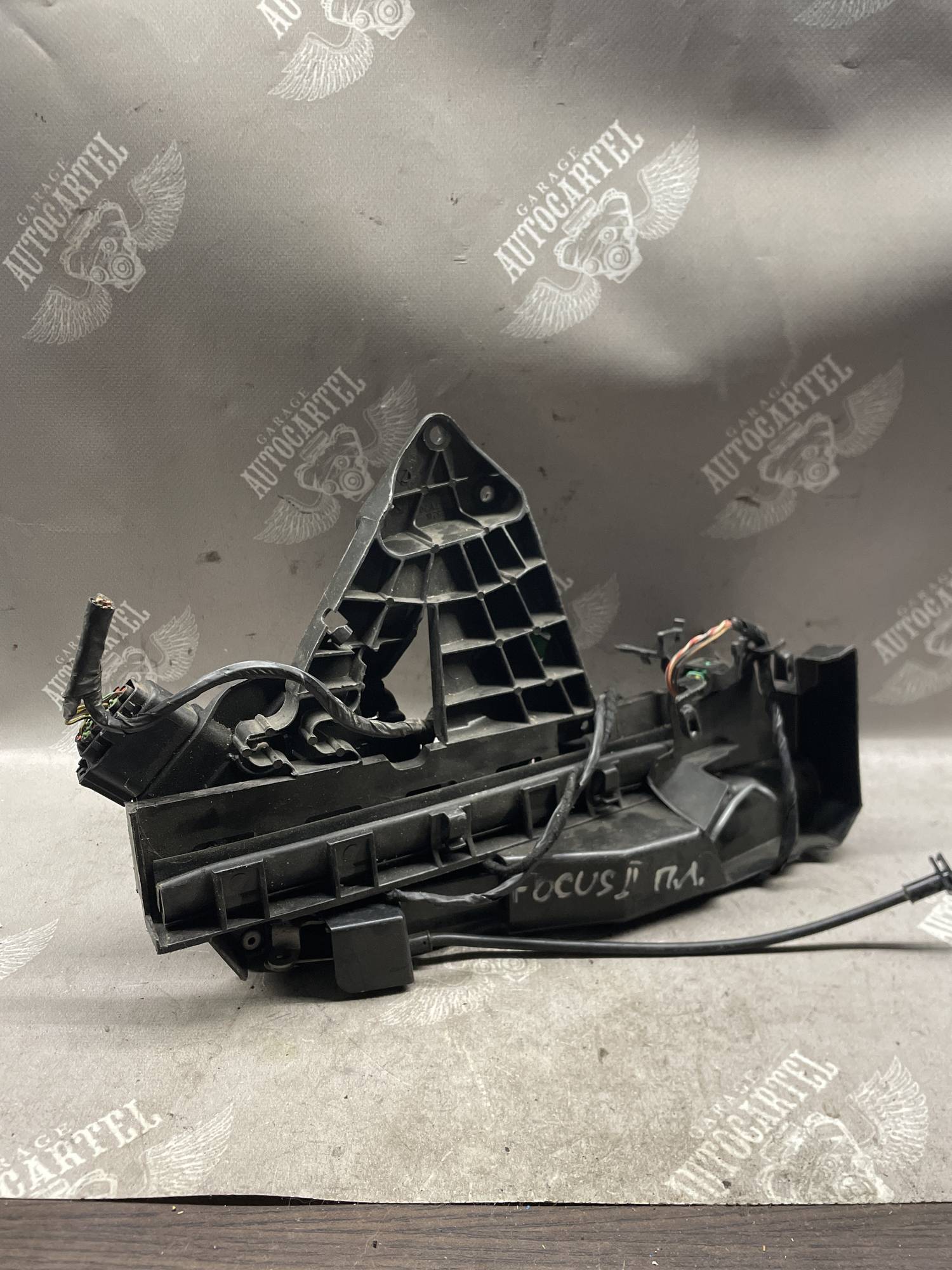 Замок двері передньої лівої FORD FOCUS MK2 УНІВЕРСАЛ 3m5ar21813dg