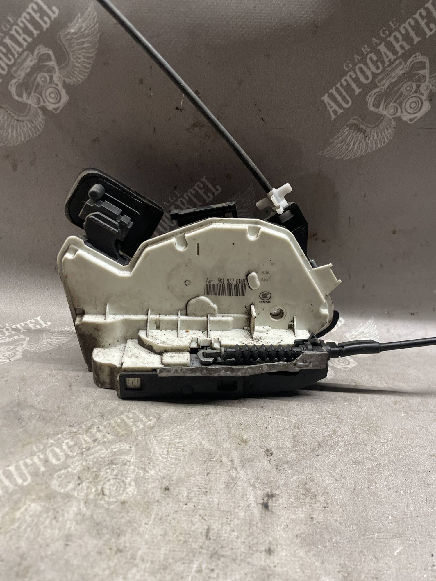Замок двері передньої лівої Volkswagen Golf 6 Polo 5 5k1837019b