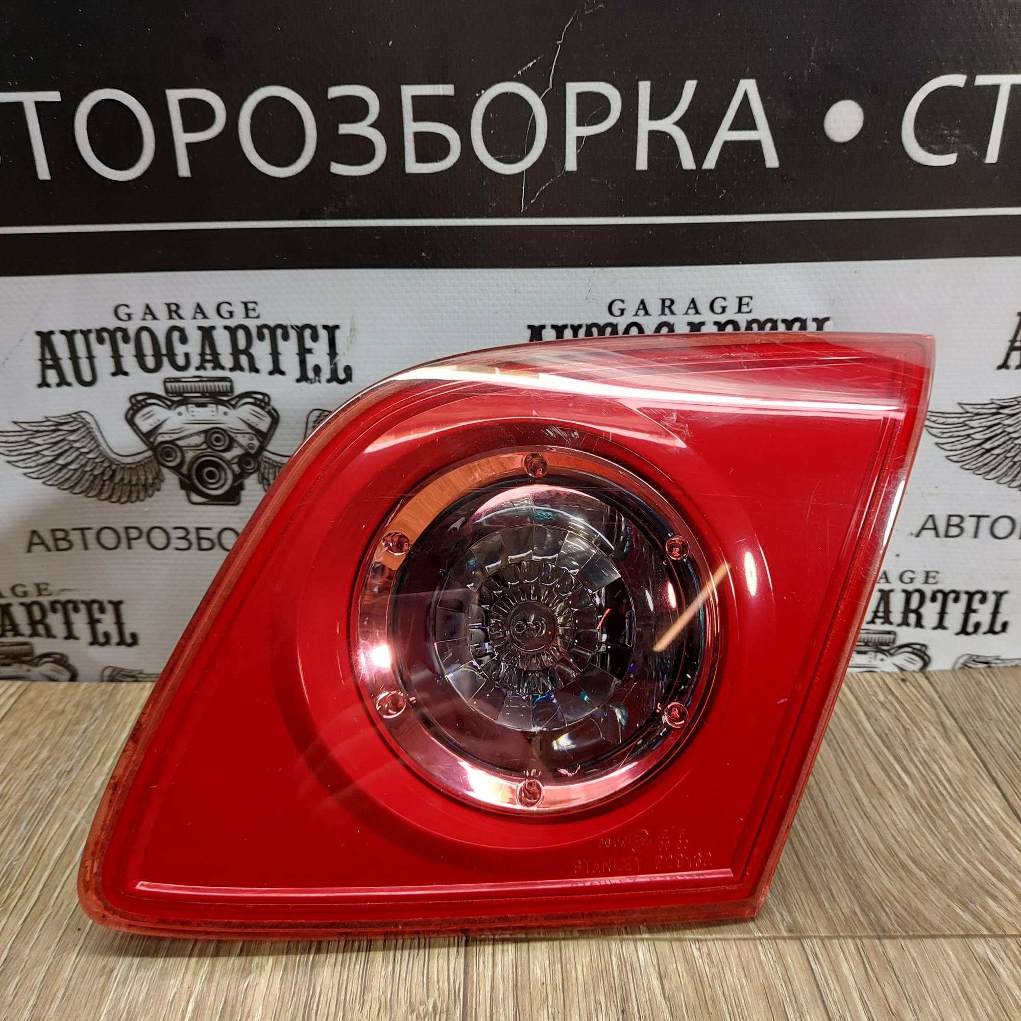 Ліхтар правий внутрішній Mazda 3 BK P2913R