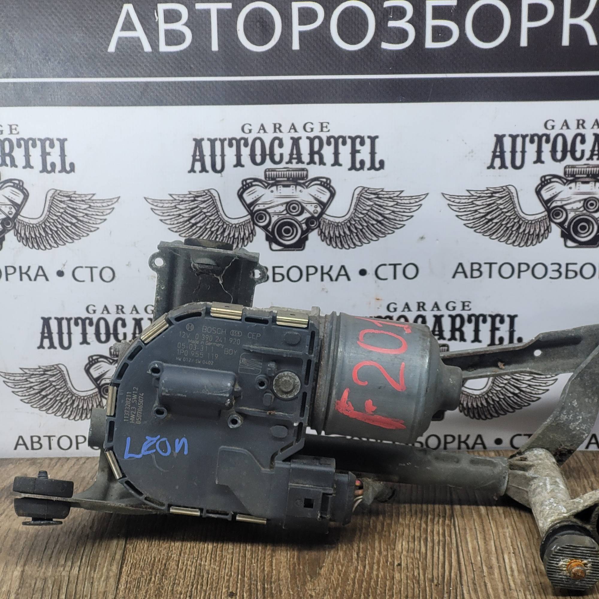 Моторчик склоочисника передній лівий Seat Leon 2013 1P0955119