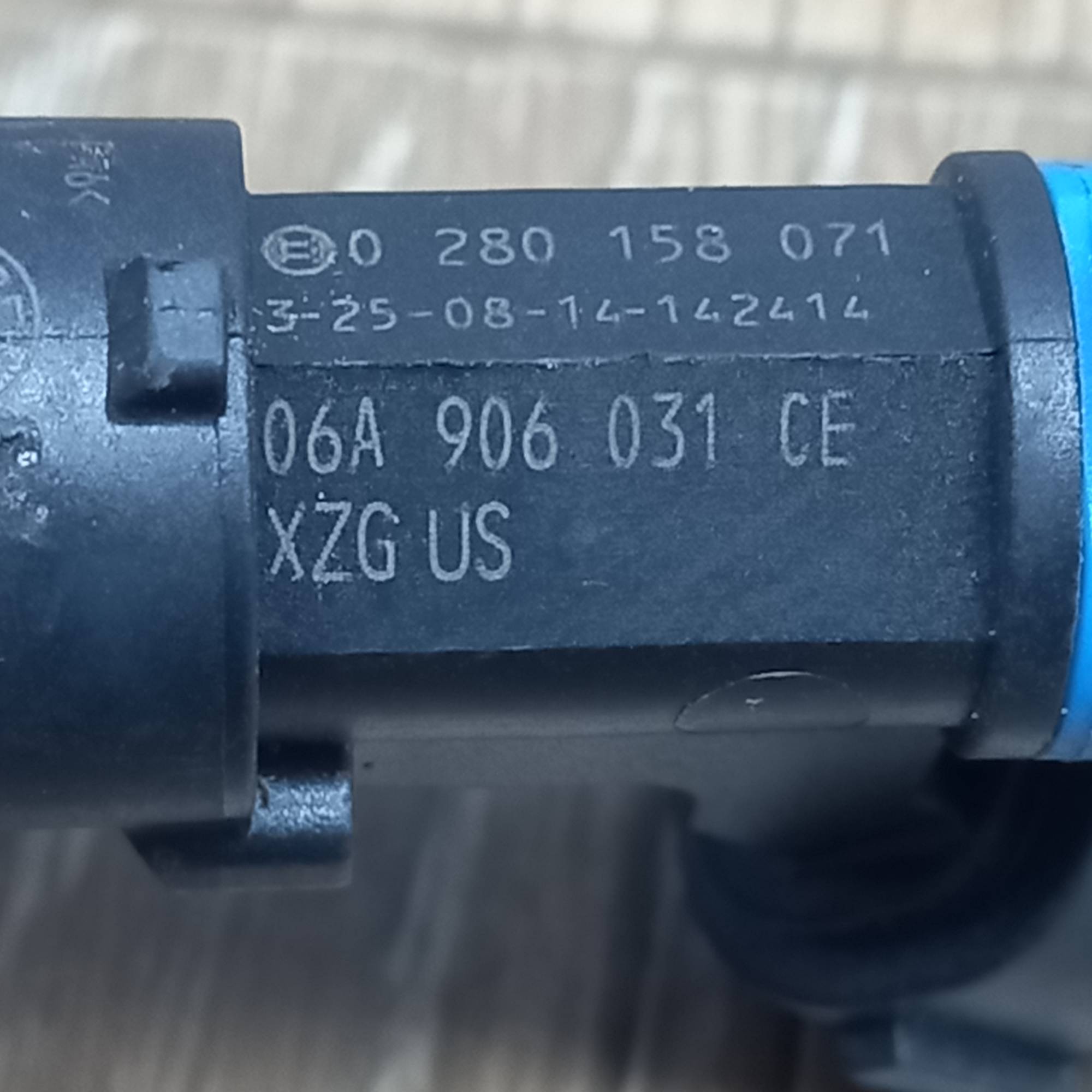 Форсунка бенз VOLKSWAGEN TOURAN 1, VW Caddy III, 2003-2015 2,0 MPI 8V, 06a906031ce