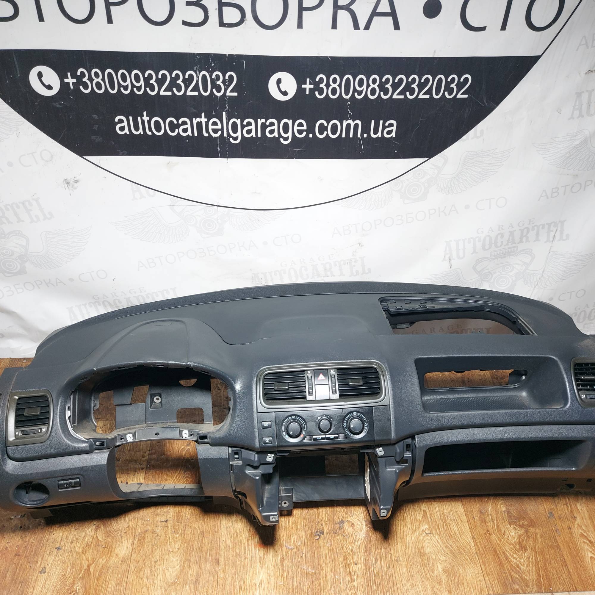 5J1857007DA Торпедо skoda fabia 2