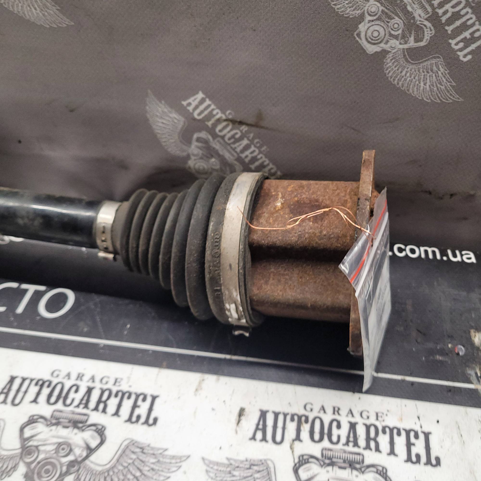 8k0407271q Піввісь передня ліва = права (42/0) (Привод) Audi A4 3.0tdi (B8) 2007-2015 c