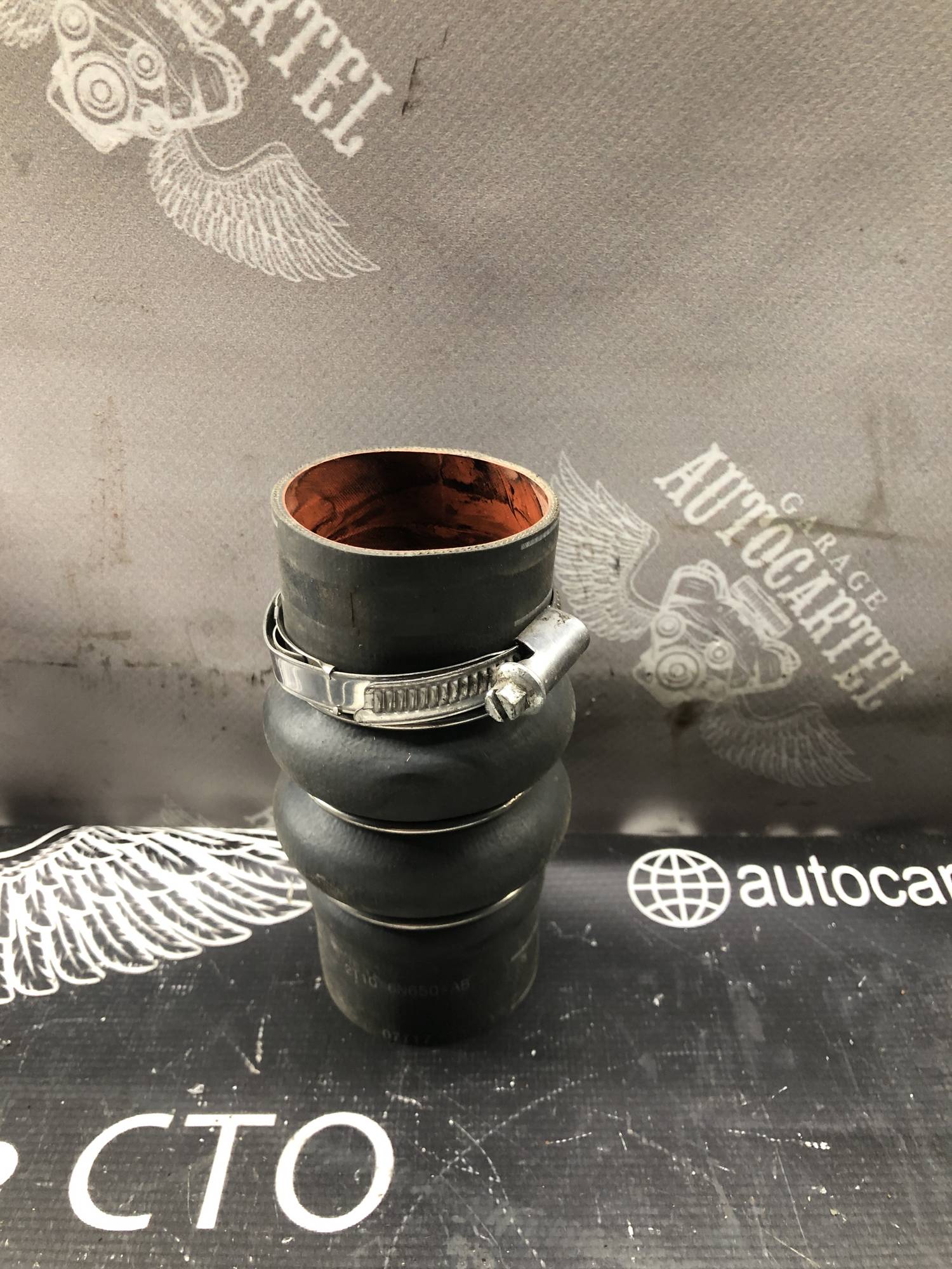 2T1Q6N650AB Патрубок інтеркуллера Ford connect