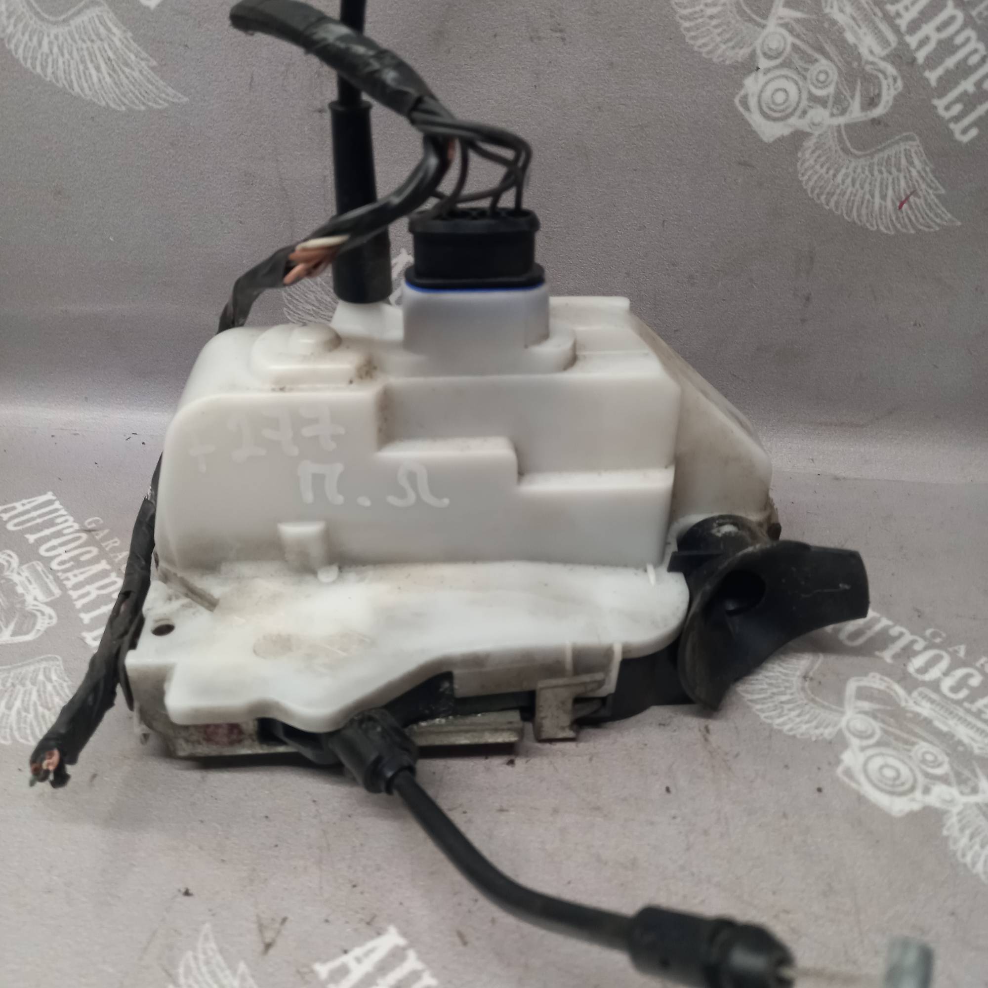 Замок дверки передньої лівої Renault Megane II 03-09 8200027776