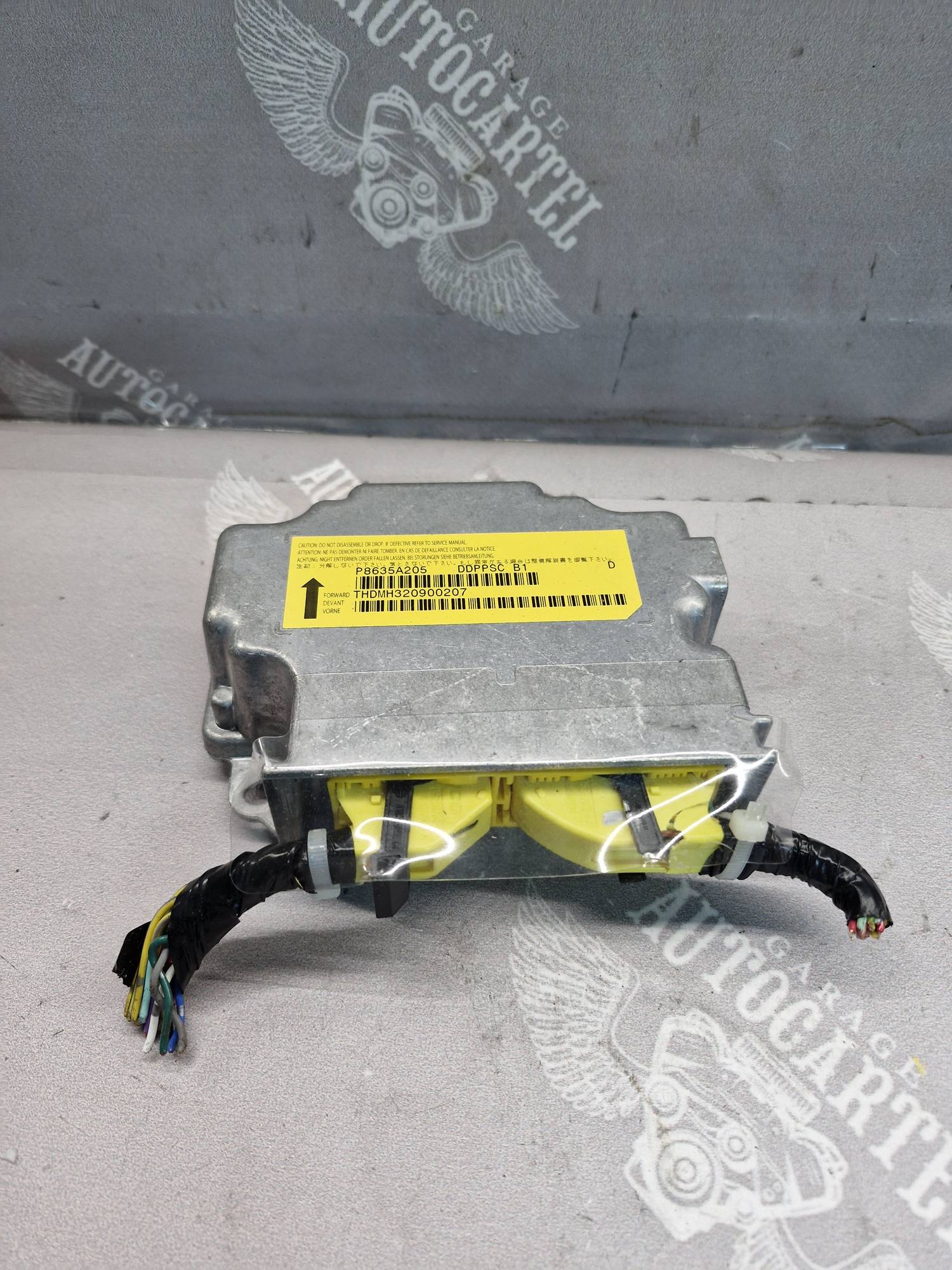 8635A205 блок управління AirBag (SRS) Mitsubishi Outlander