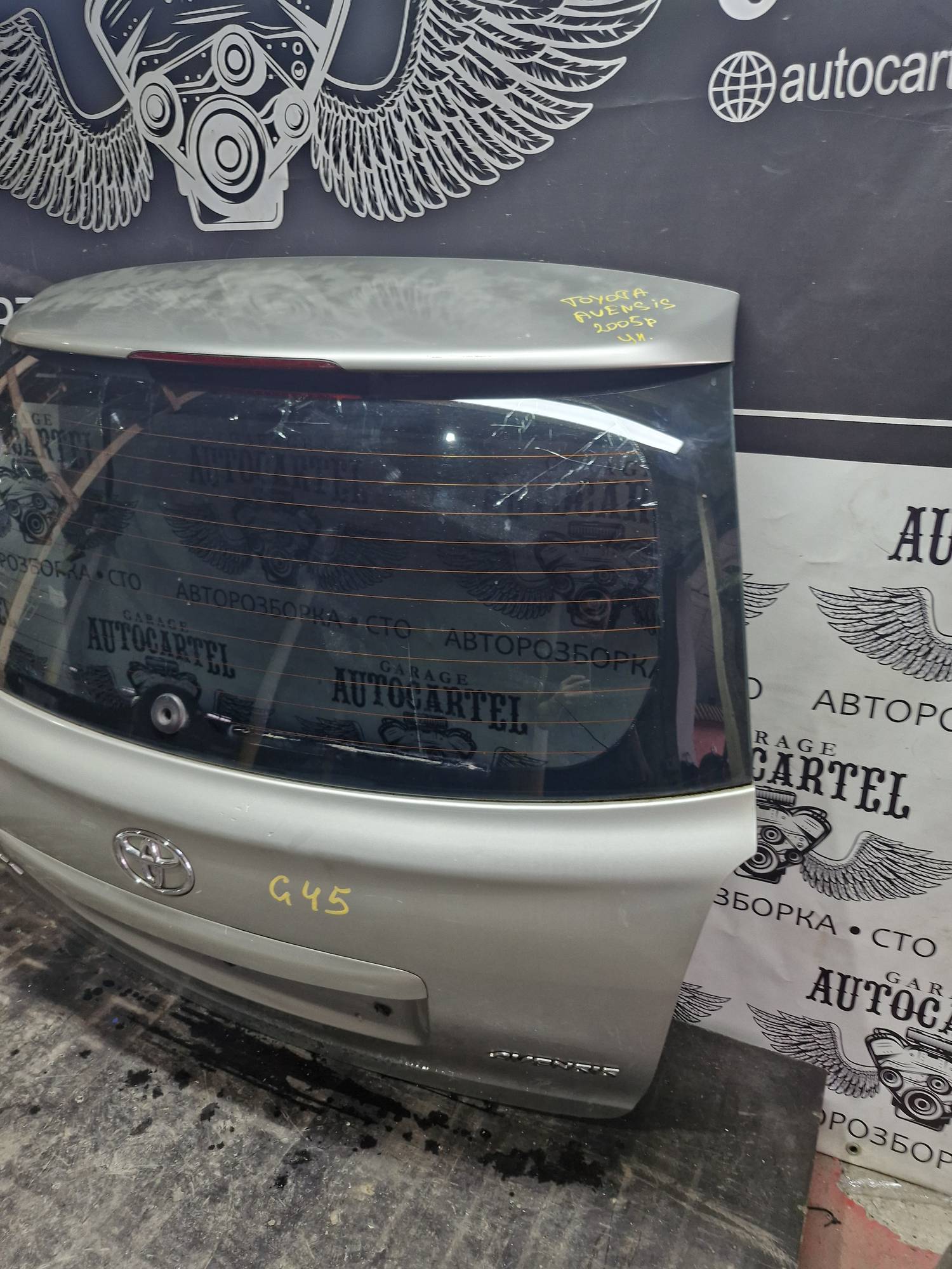 Кришка багажника ,ляда Toyota avensis T25