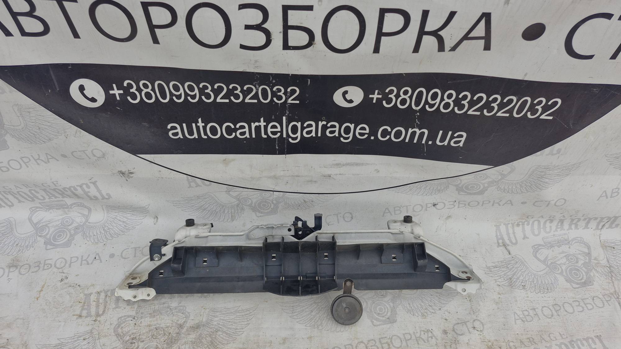 Передня установча панель Toyota yaris