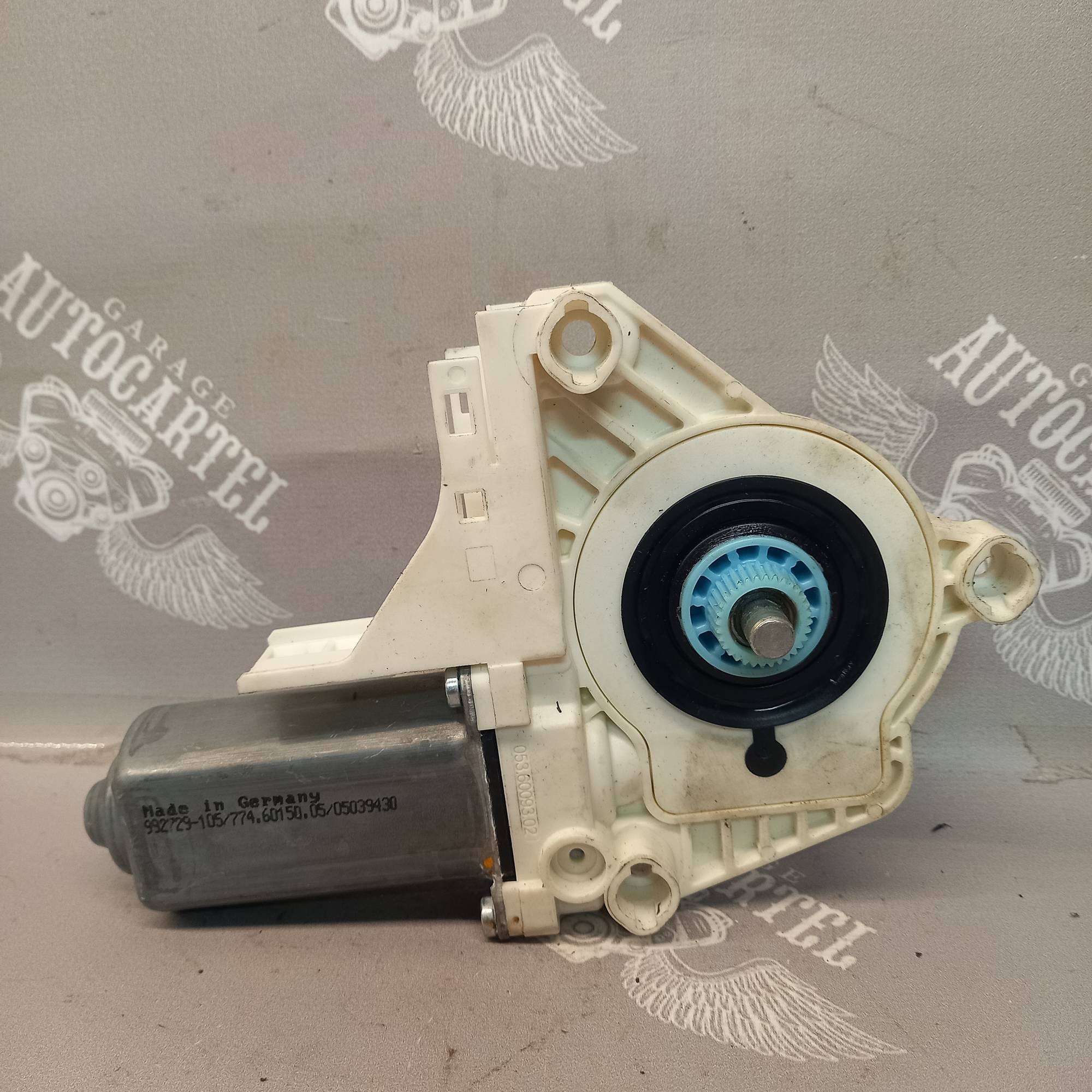 1k0959702ac Моторчик склопідйомника правий передній Volkswagen Passat CC 2008–2017