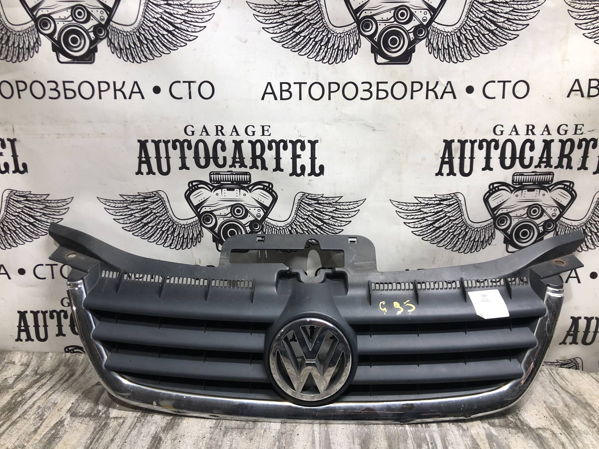 1t0853651-2 Решітка радіатора Volkswagen Touran 2003—2015