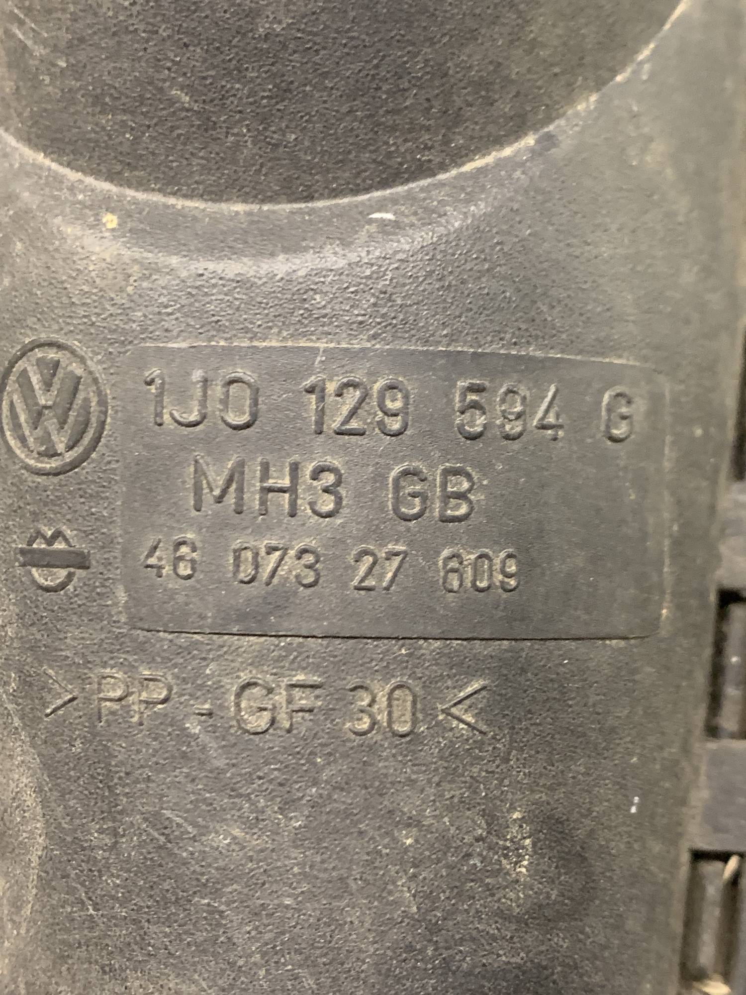 Патрубок повітряного фільтра 1.4 16V Volkswagen Golf IV 1997-2006, 1j0129594g