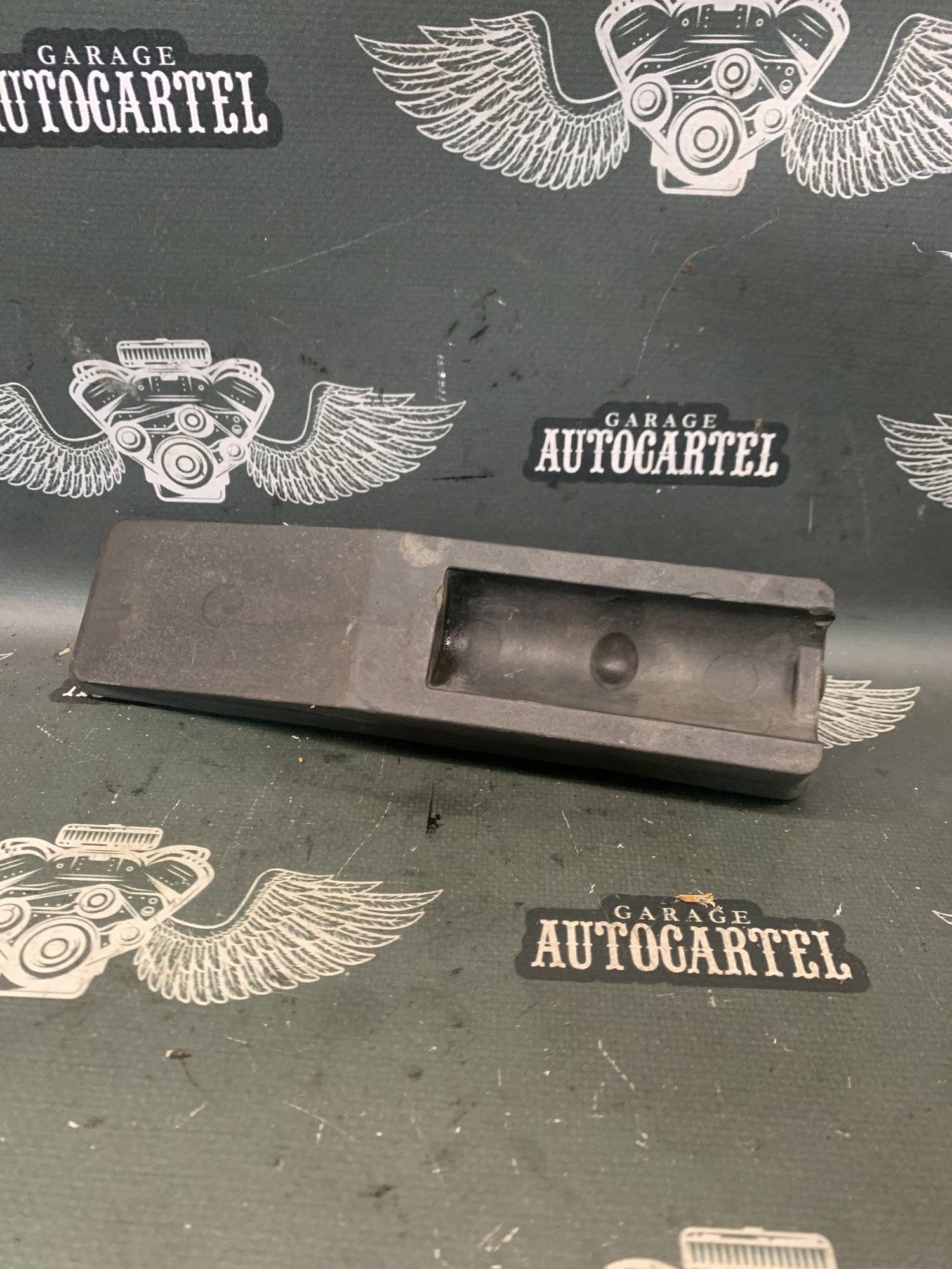 Заглушка піддомкратника зад AUDI A6 C6 4f0802847