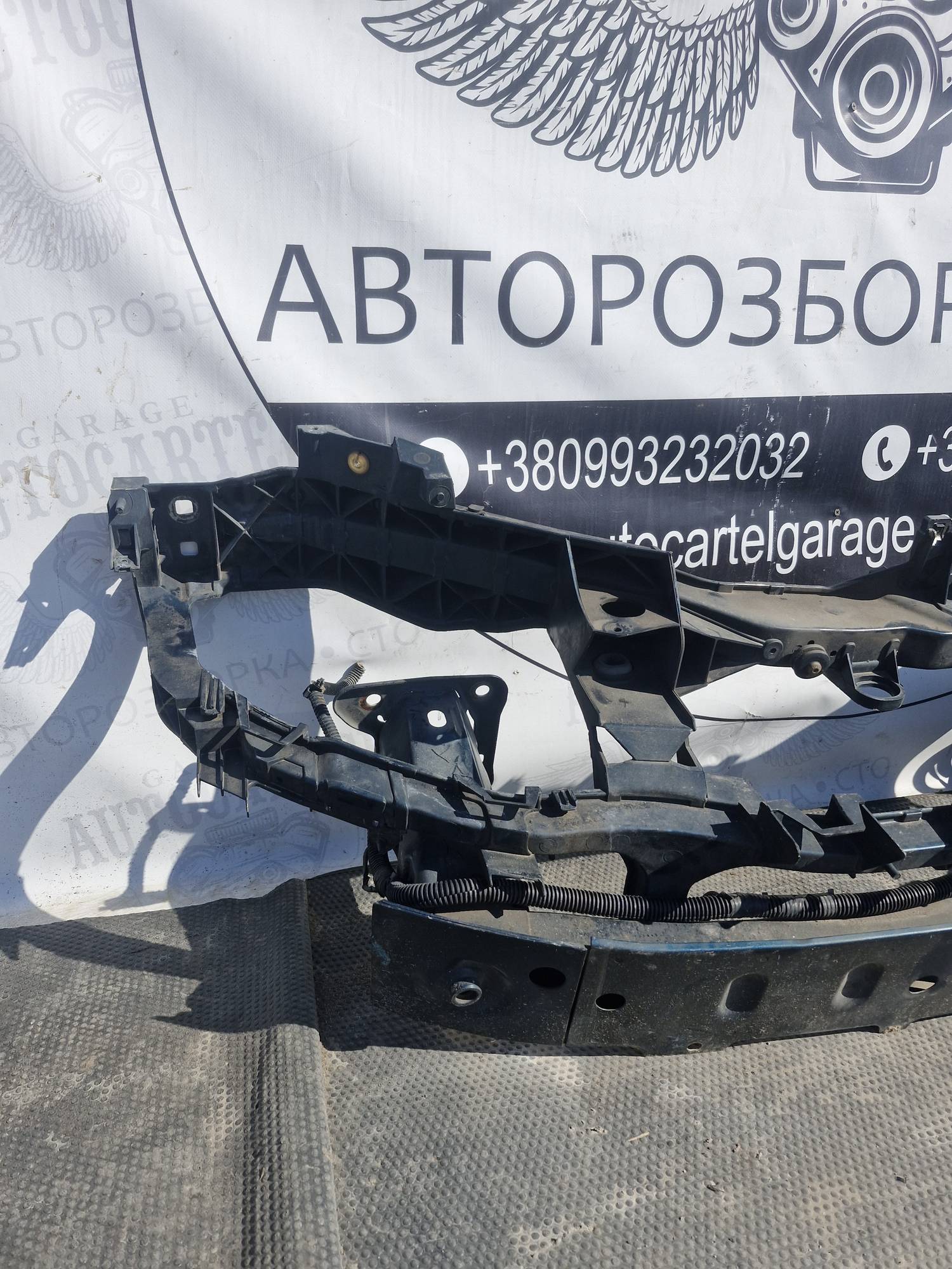 Панель передня FORD C-Max MK1 03-07 3M518B041CD