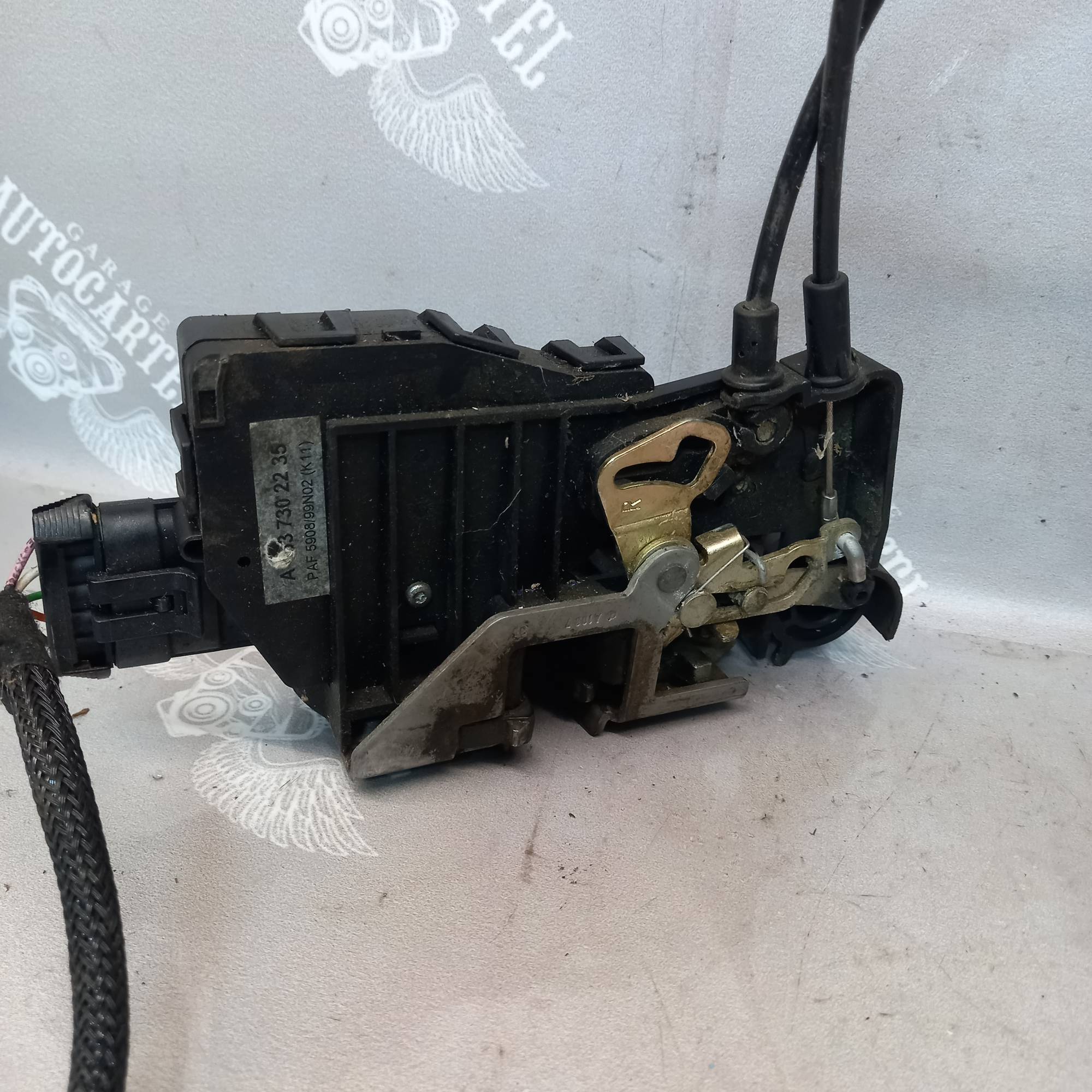 Замок дверки задньої правої Mercedes W163 ML a1637302235