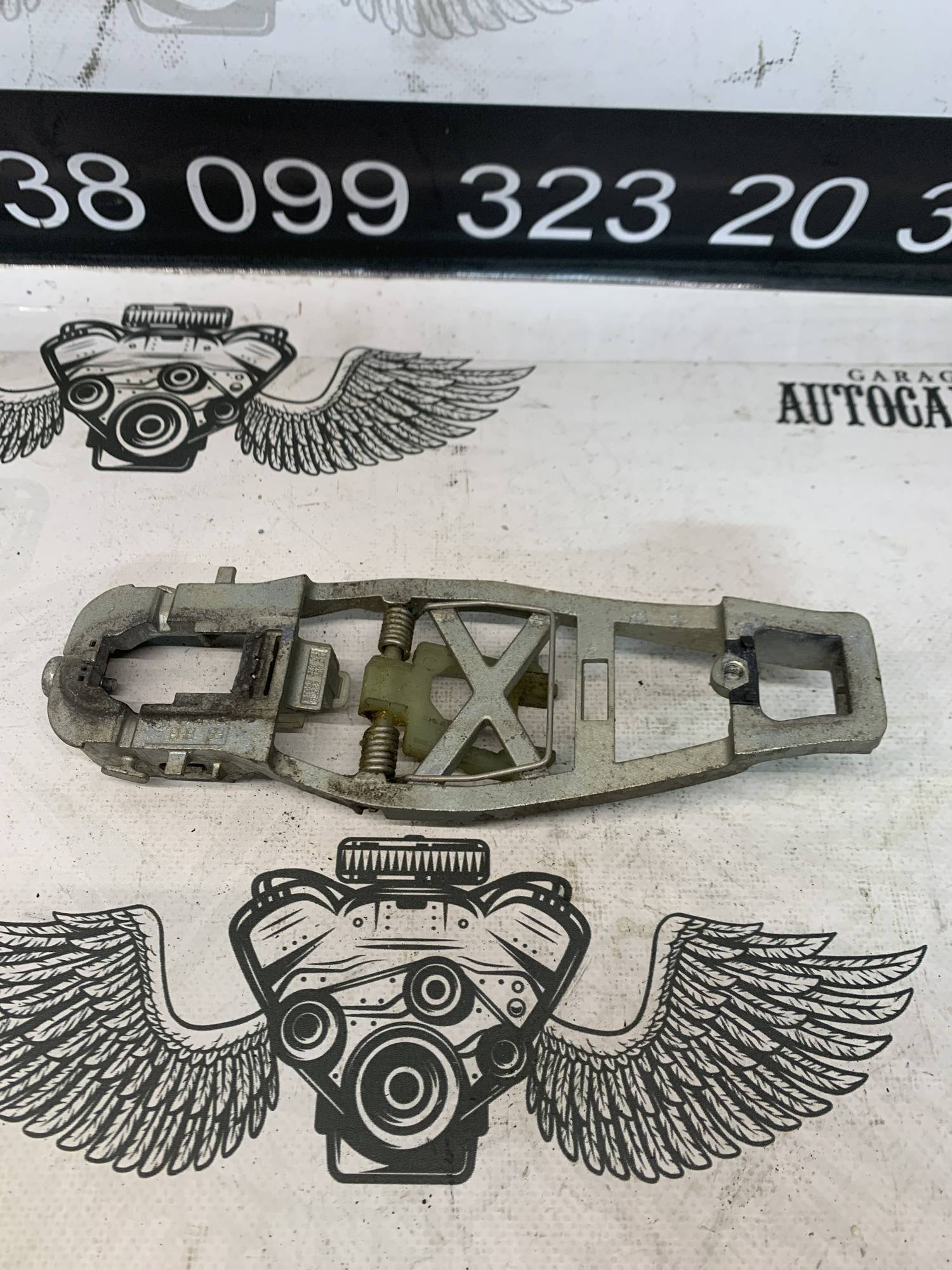 Кронштейн ручки двері передня права Volkswagen Caddy 3 Touran 1t0839886b, 1t0837886b