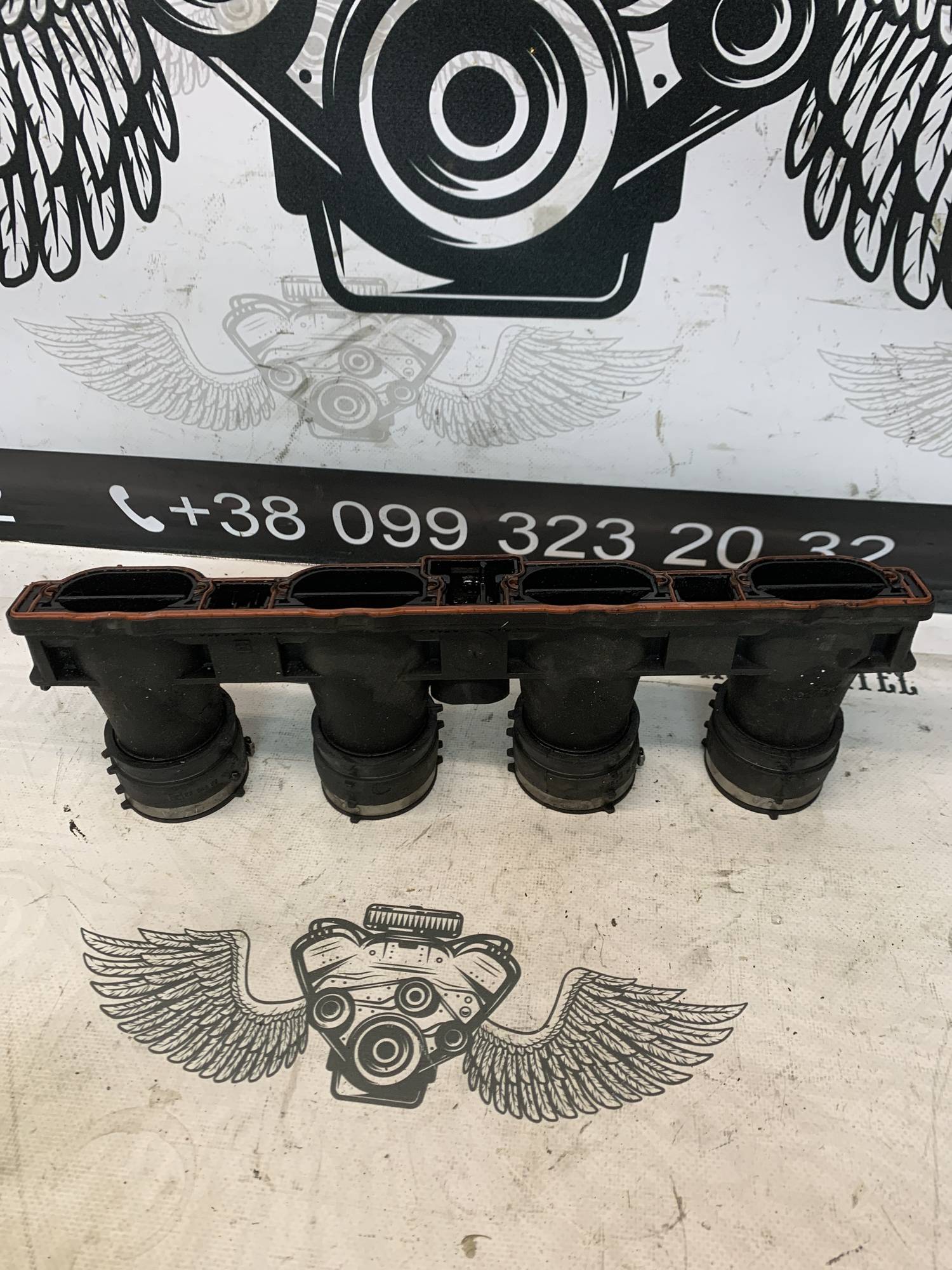 Колектор впускний контролер кришки Audi a4 b6 2.0 fsi 06d133209j