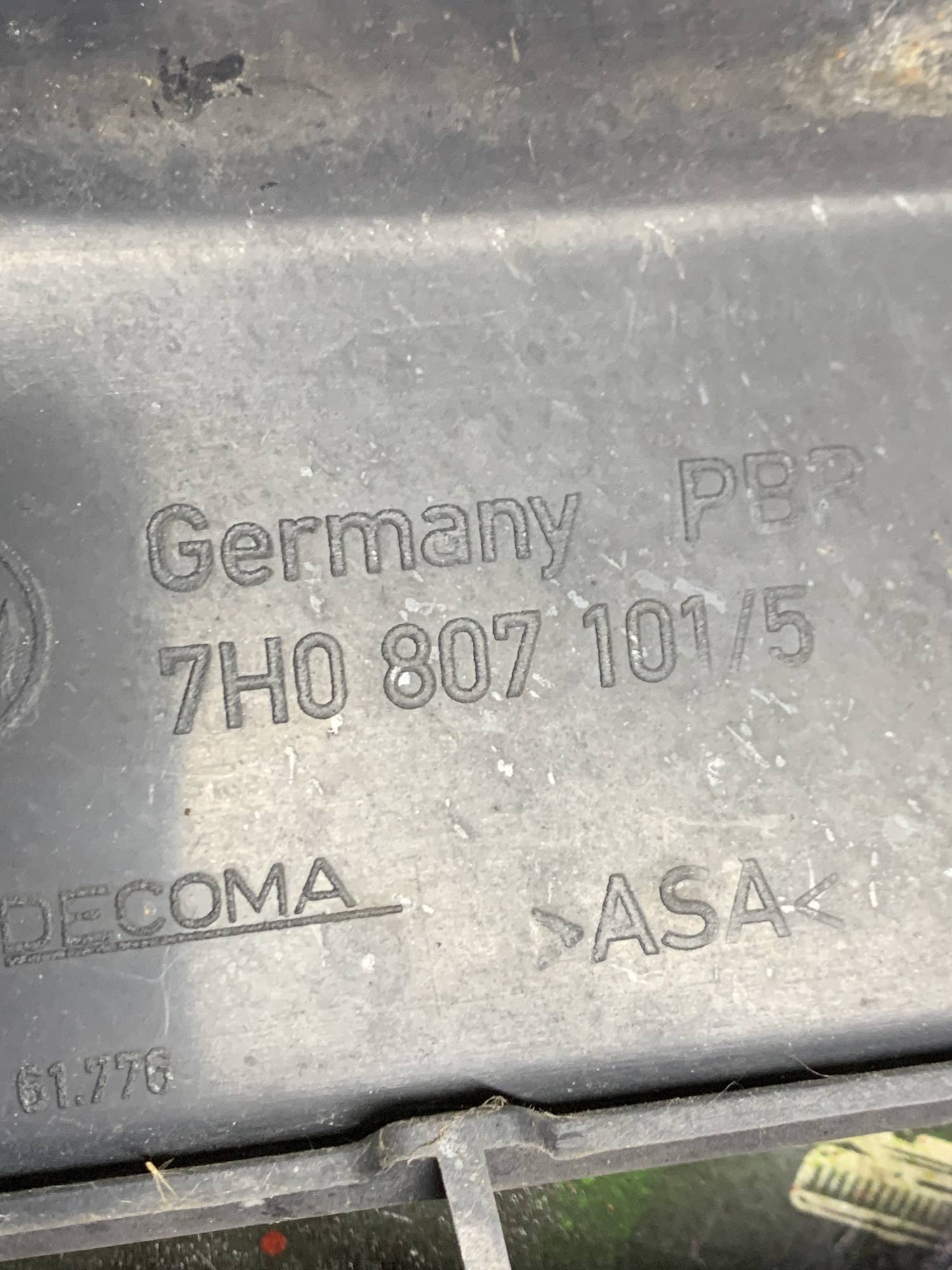 Решітка радіатора Volkswagen Transporter T5 7h0807101/5
