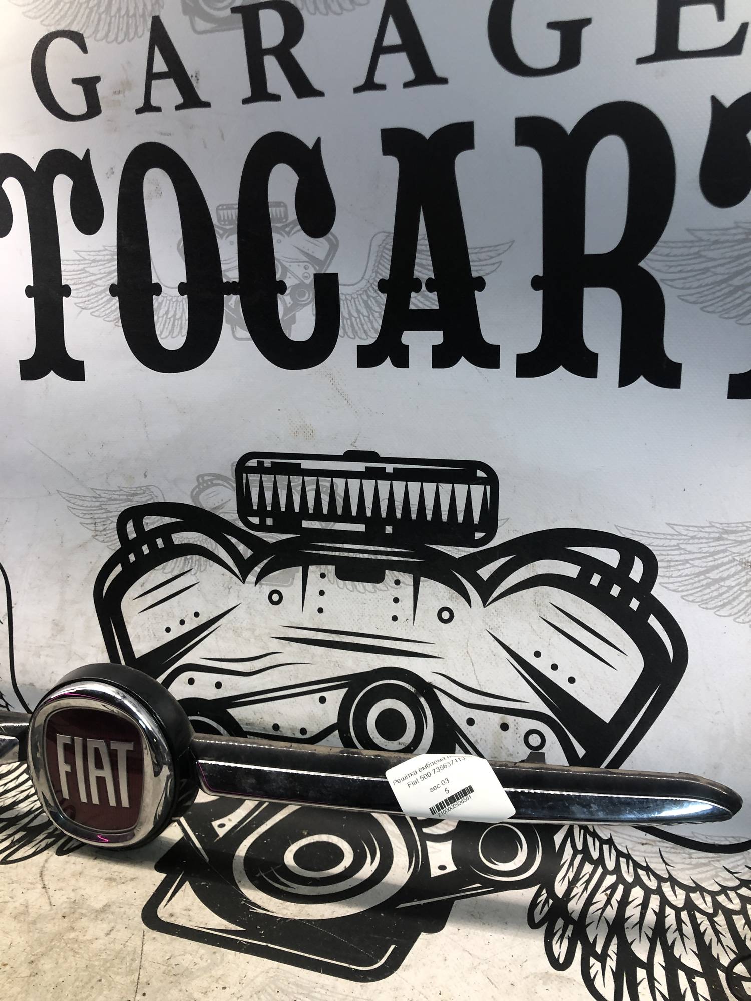 Решітка емблема передня Fiat 500 735637413
