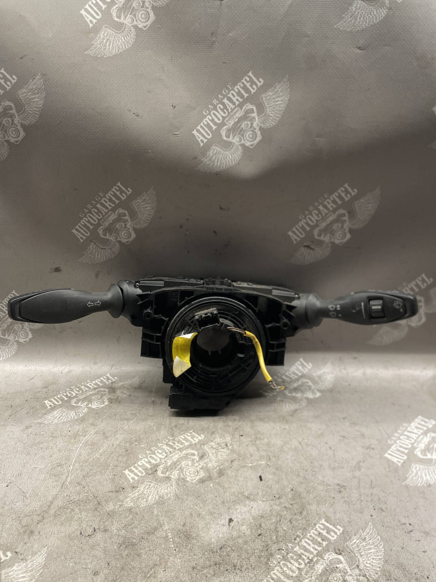 Підрульовий перемикач комплектний Ford Fiesta MK7 8a6t13n064ag
