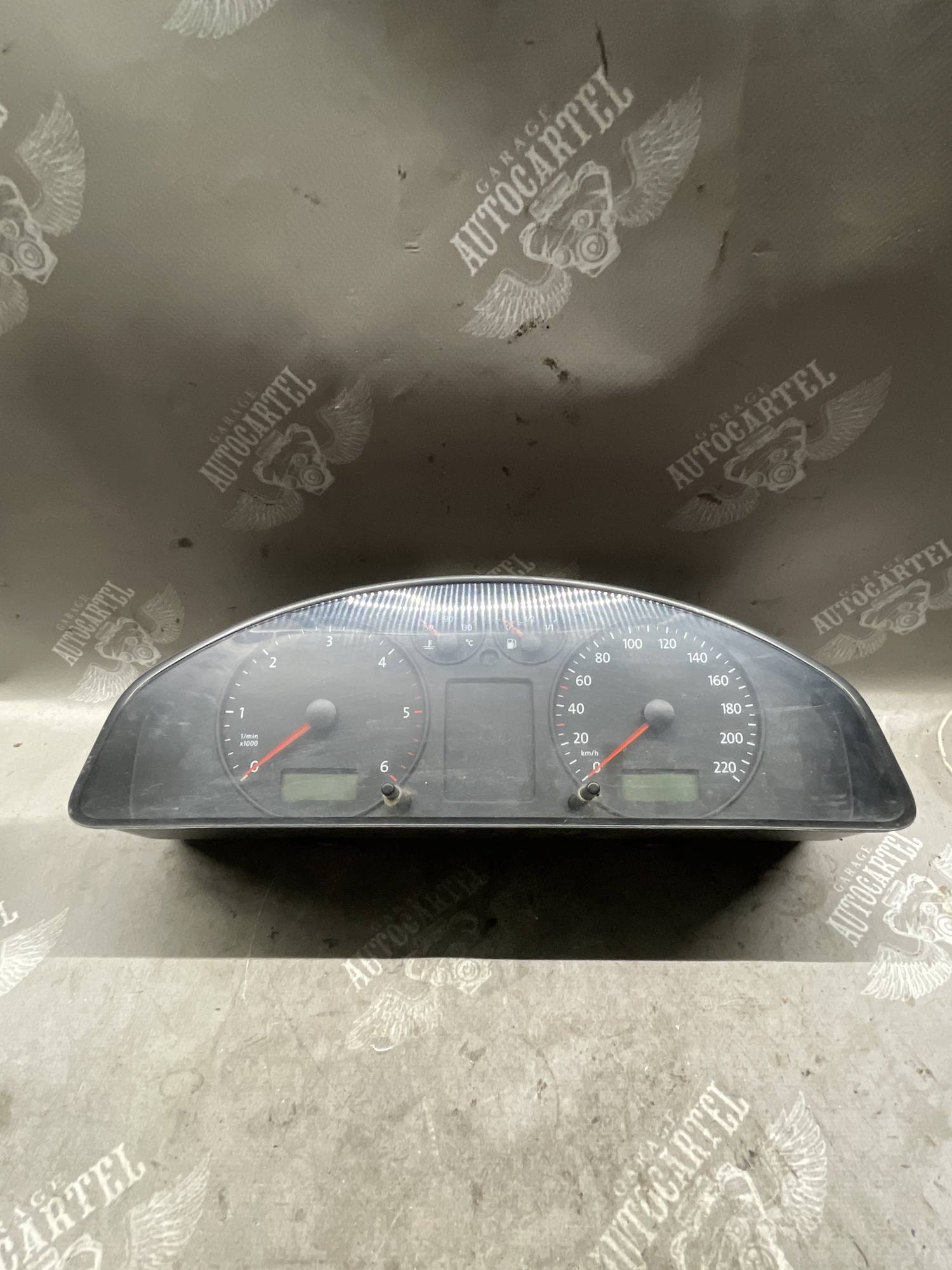 Панель приладів Volkswagen Transporter T5 88311346