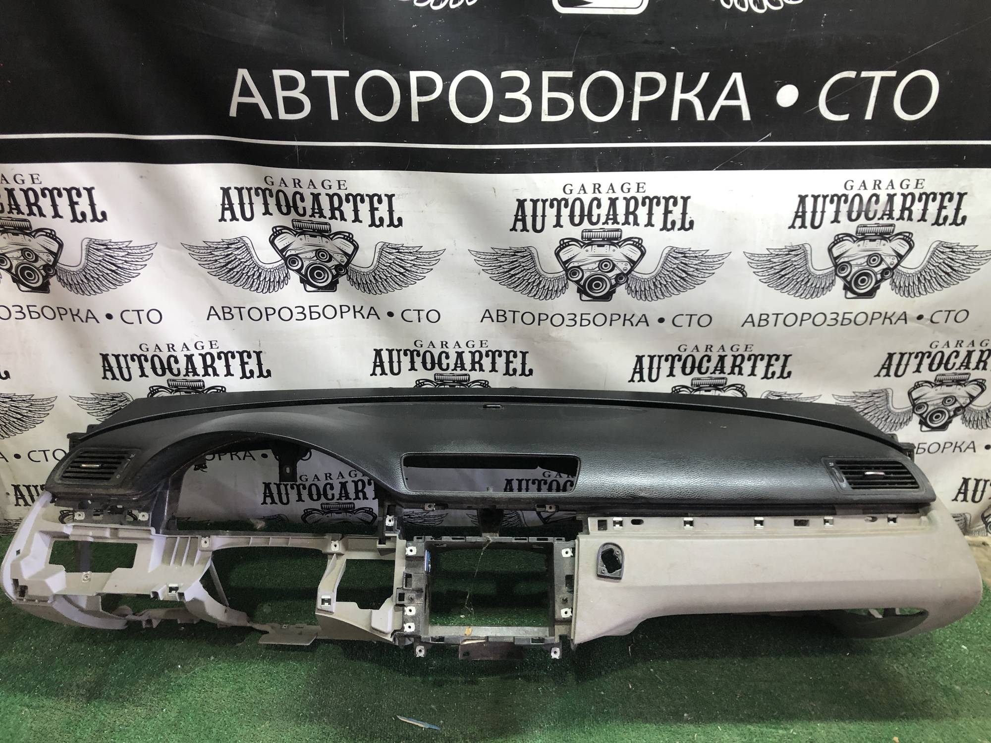 Торпедо Volkswagen Passat B6. 21105050