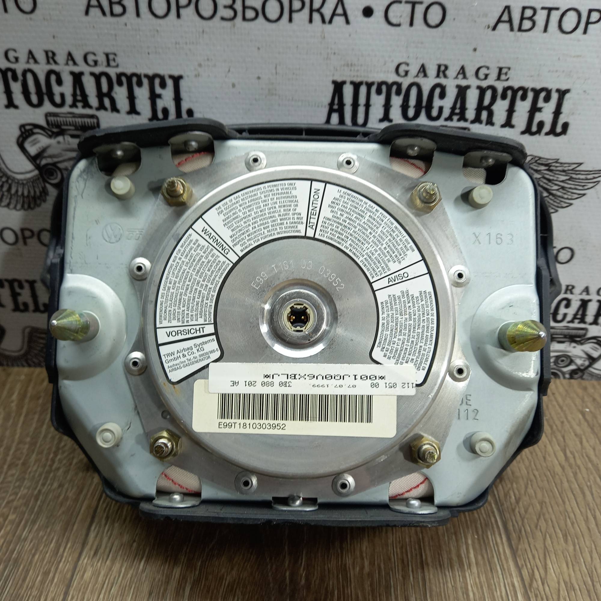 Подушка безпеки в кермо Volkswagen Passat B5, Golf IV, 3B0880201AE
