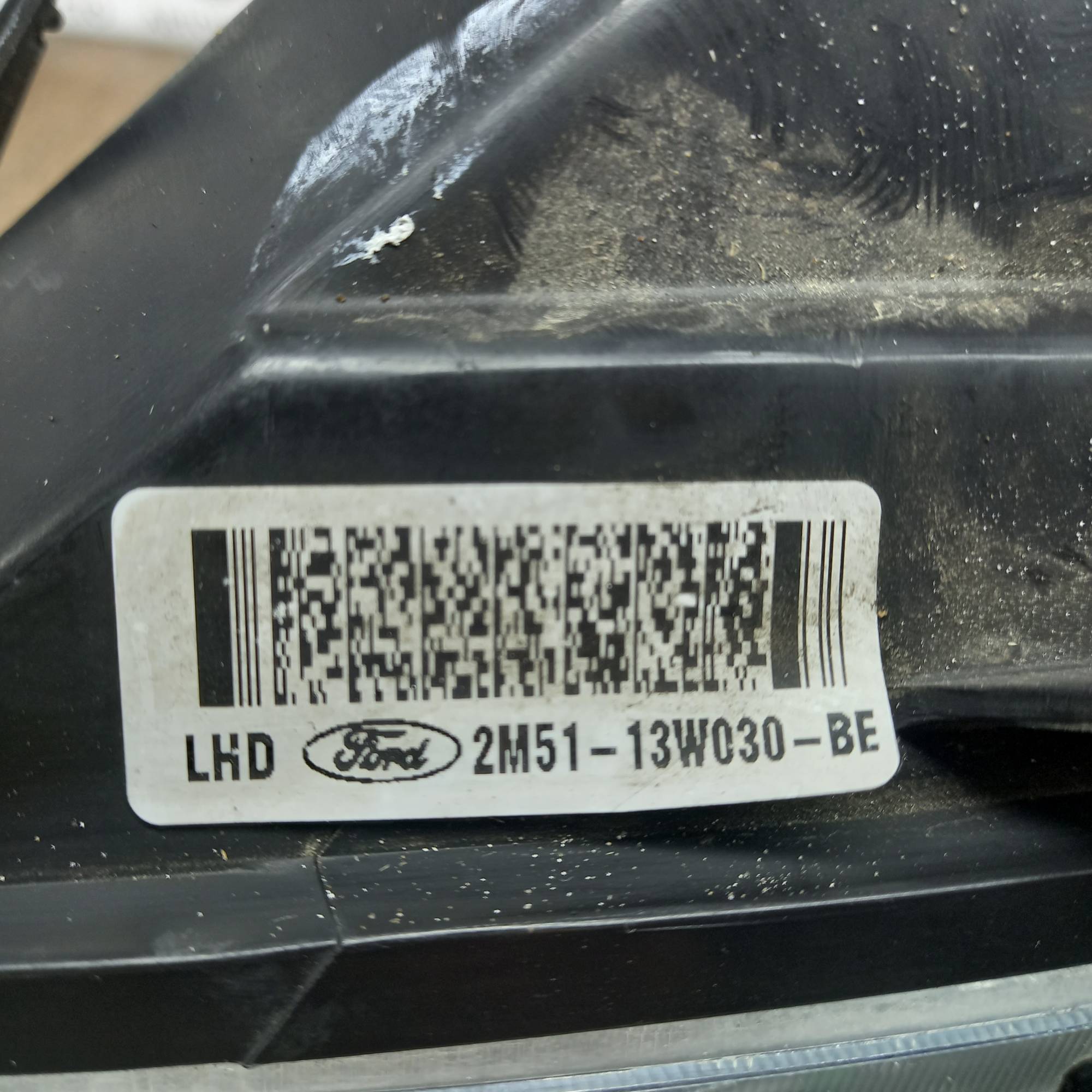 Фара передня права Ford Focus MK1 рестайлинг 2M5113W030BE