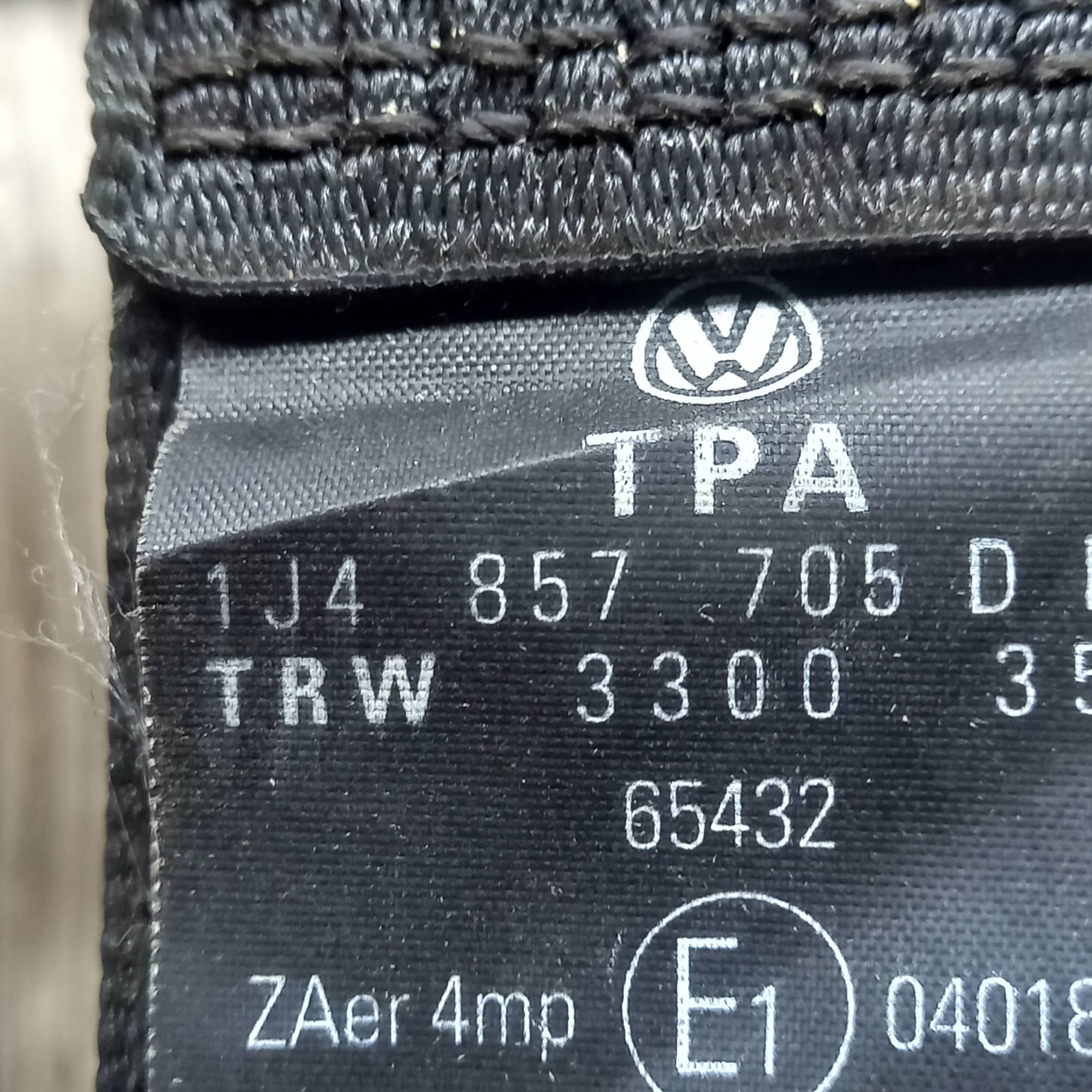 Ремінь безпеки передній лівий з піропатроном VW Golf V 03-09, 1j4857705d