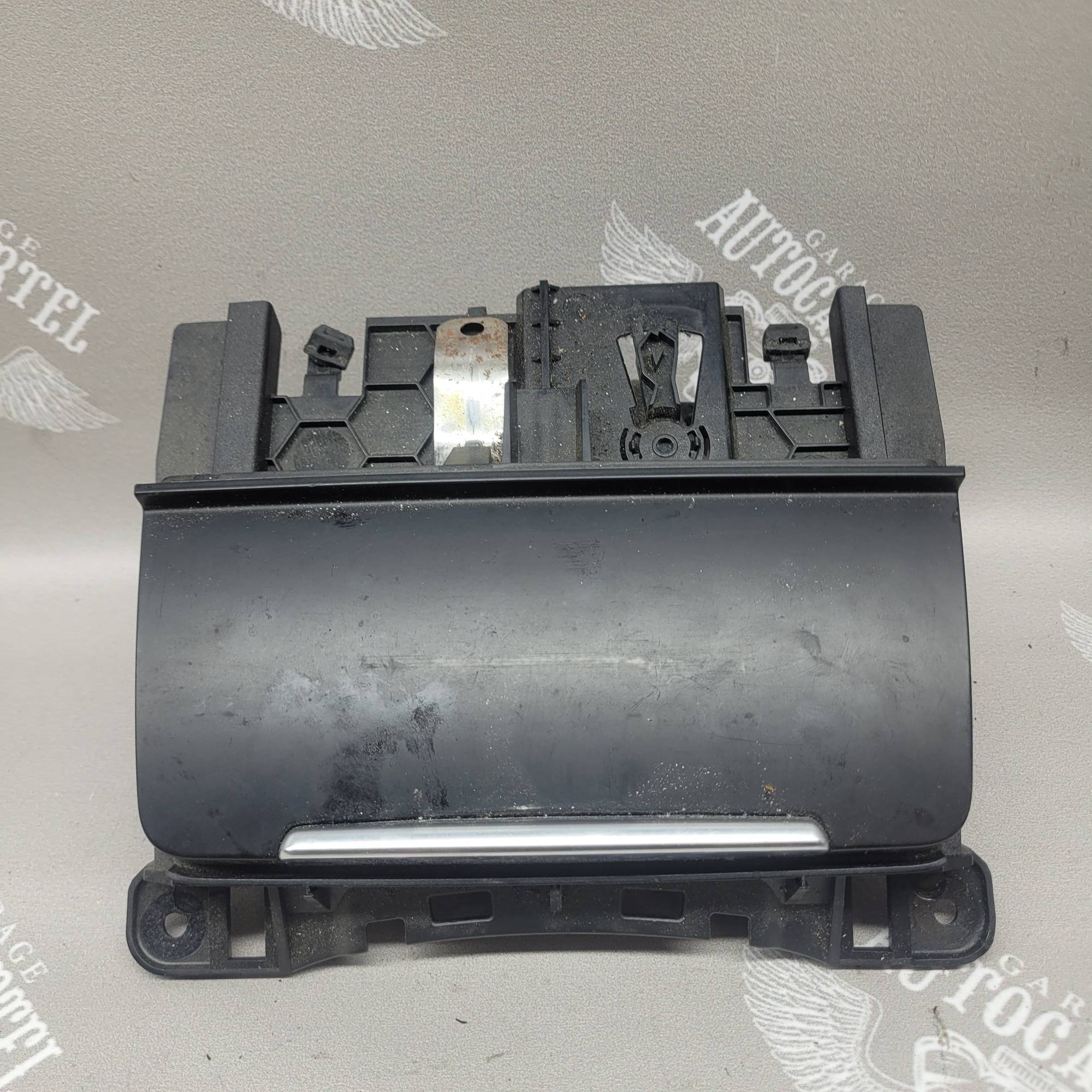 8k0857951 пеппельничка volkswagen golf 5