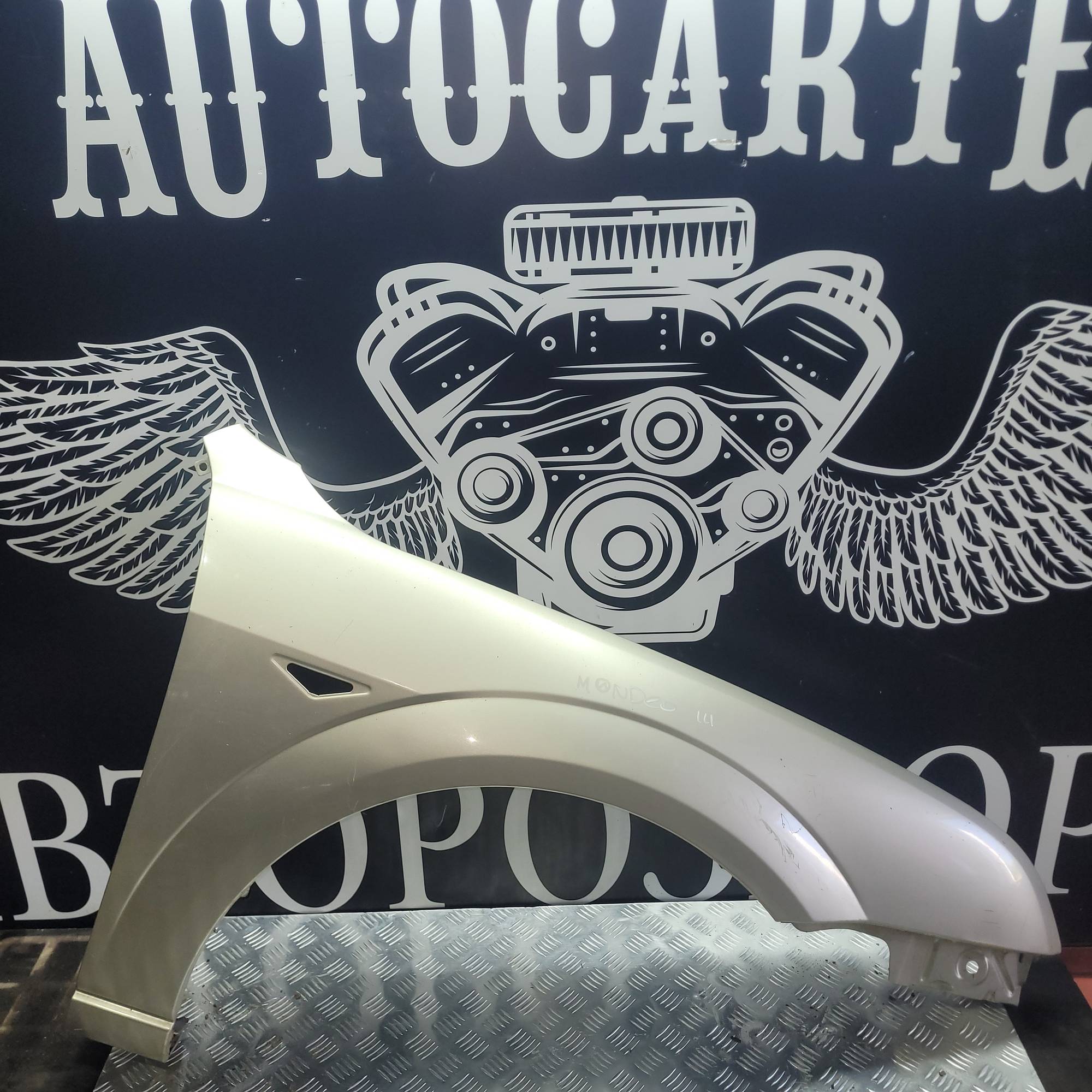 Крило переднє праве Ford Mondeo 3 2000-2007 21407178