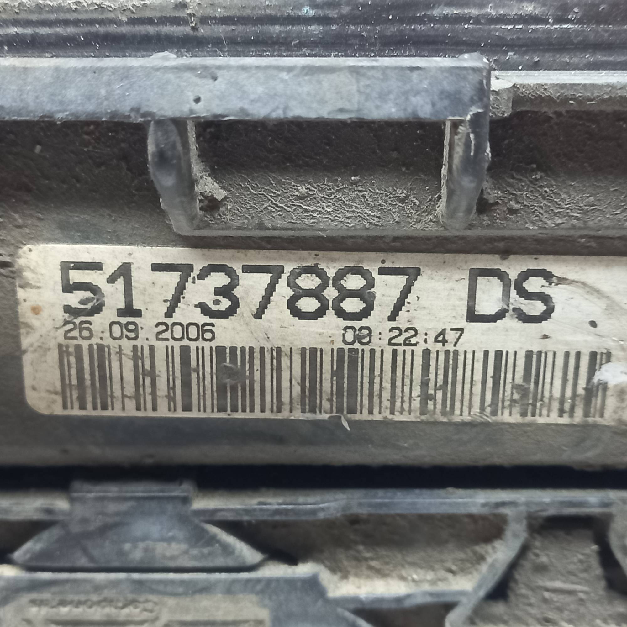 Блок предохранителей на Fiat Grande Punto 51737887ds