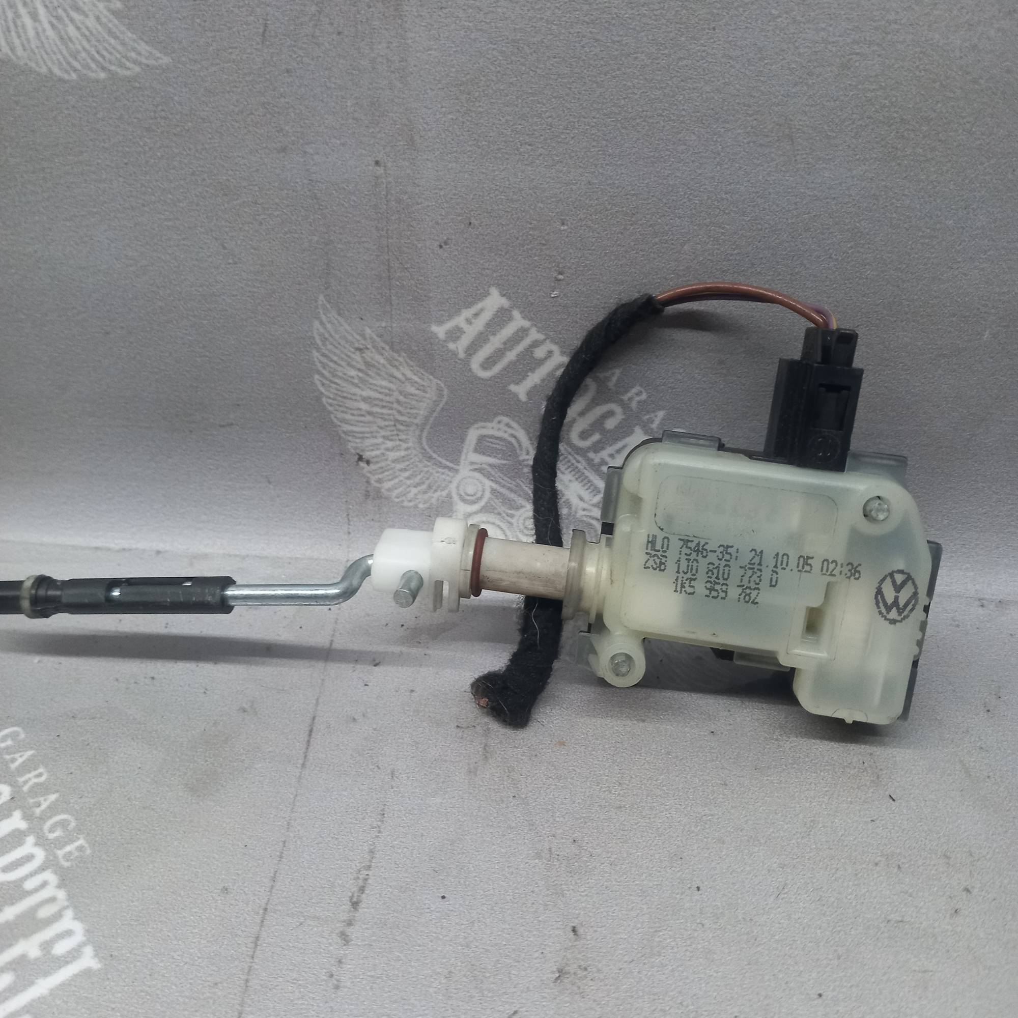 Привід кришки бензобака VW Touareg (7LA,7L6,7L7) 02-10, 1j0810773d